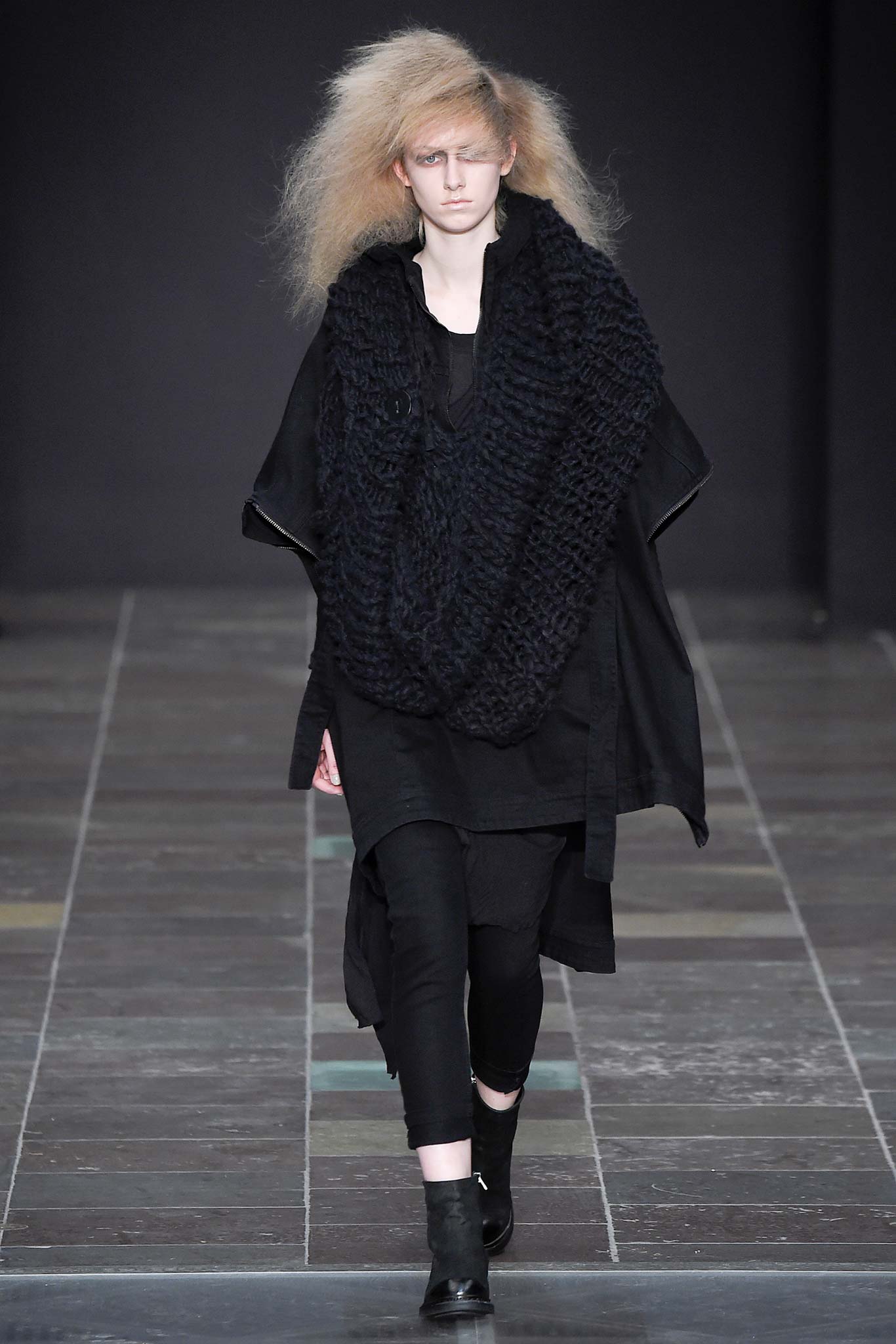 black relaxed top with pants