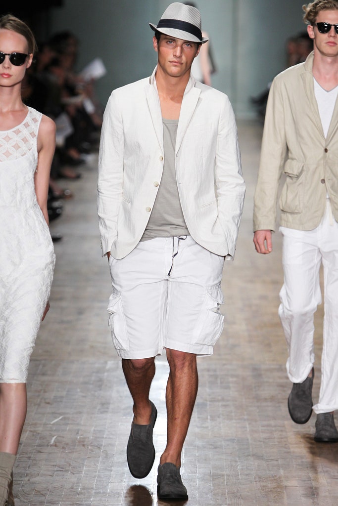 white tailored blazer with gray t-shirt