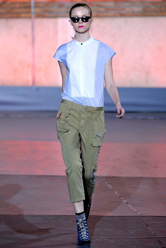 color-blocked shirt with cargo pants