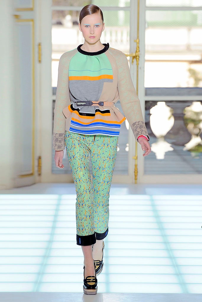 color-blocked fitted top with printed pants