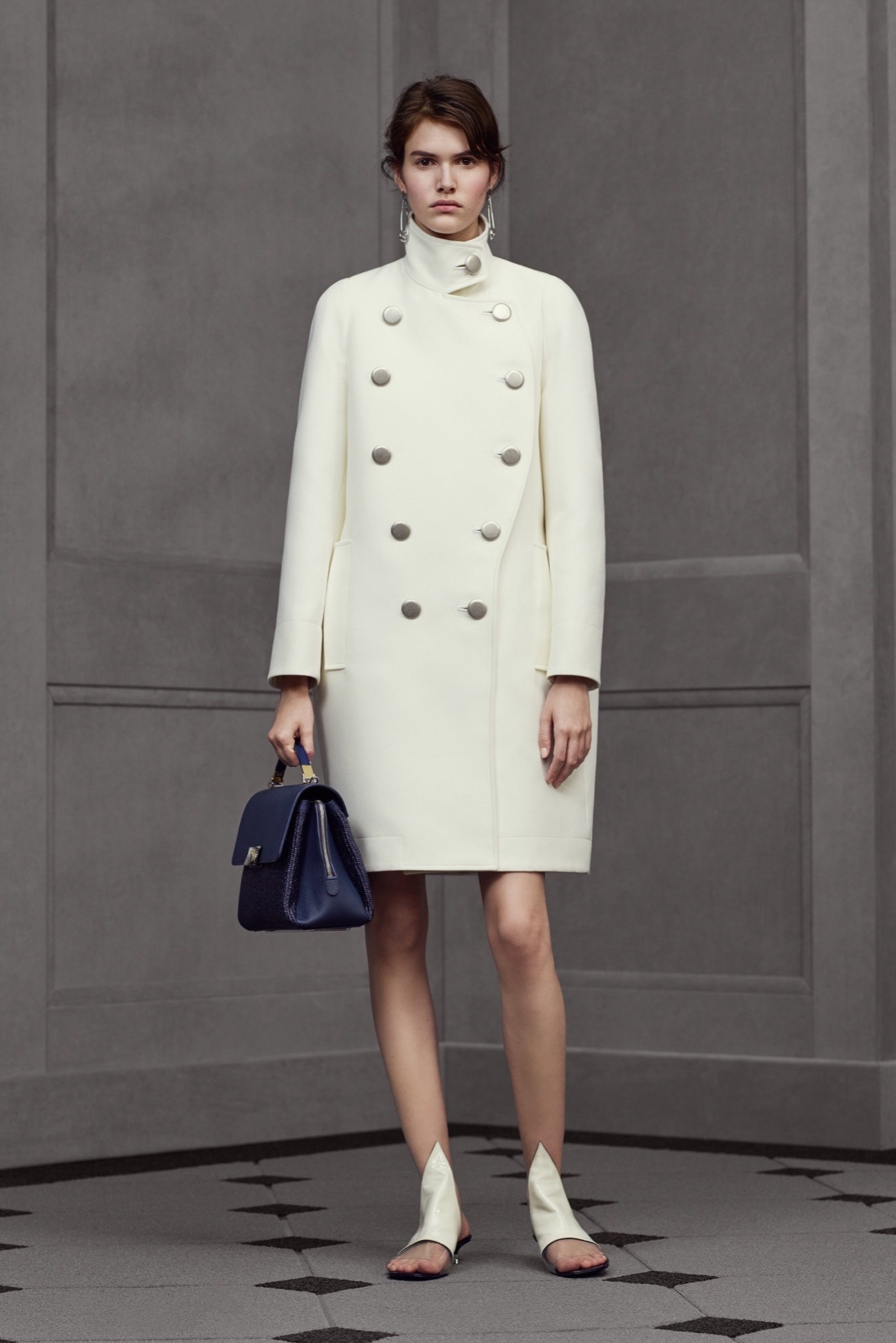 white cotton long-sleeve collared fitted buttoned short coat