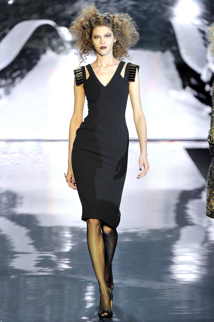 black fitted sleeveless dress