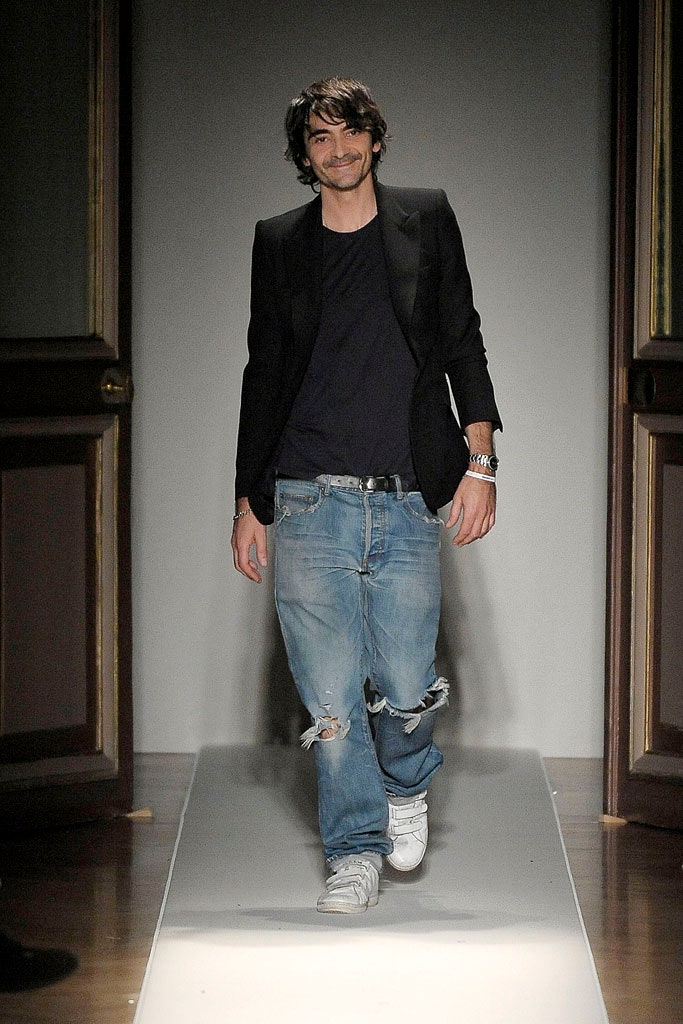 black blazer with jeans