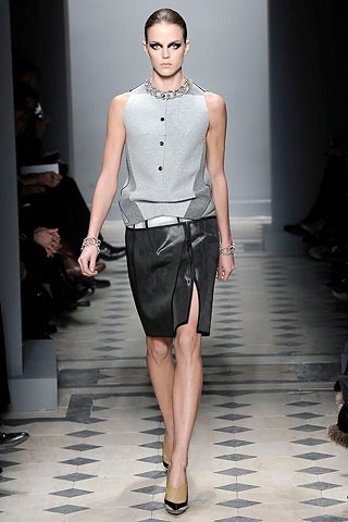 gray cotton sleeveless collared fitted buttoned top