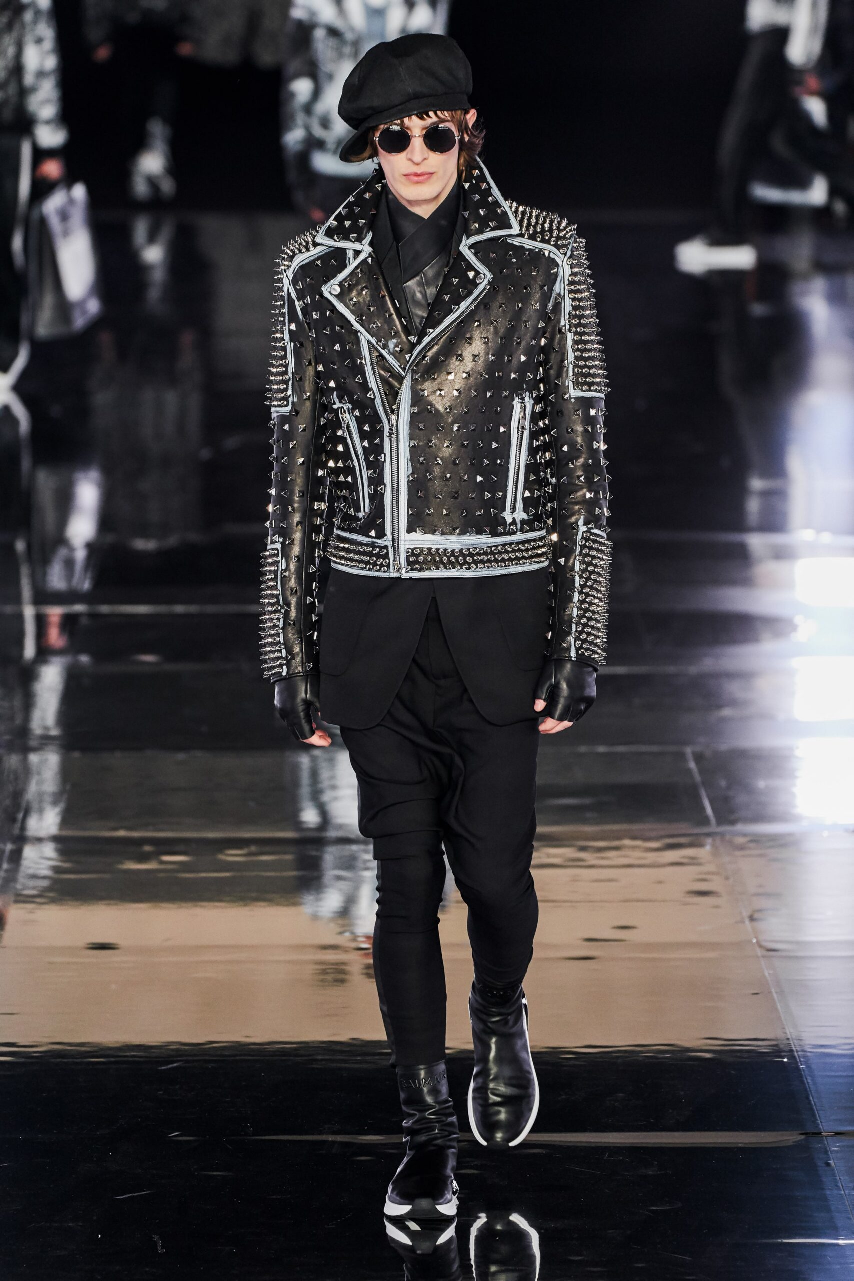 black leather long-sleeve collared fitted spiked zippered jacket