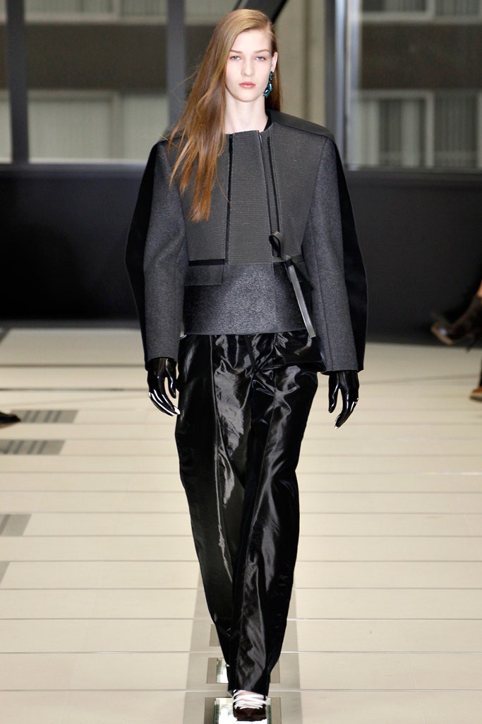 black wool long-sleeve collared structured zippered jacket