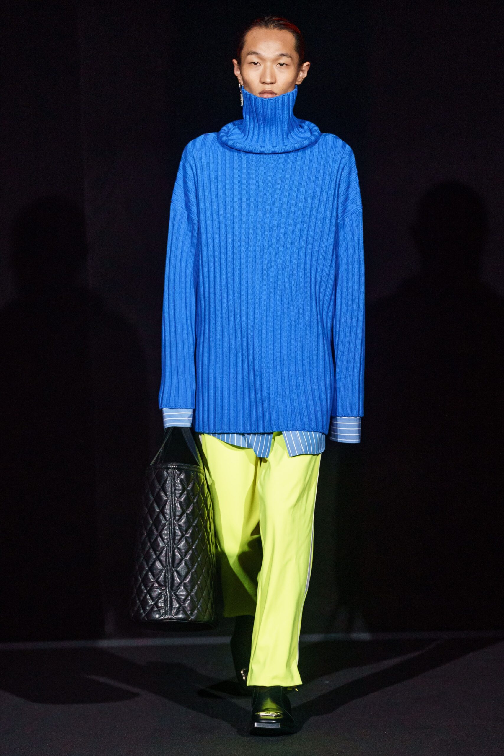 blue knit long-sleeve turtleneck oversized ribbed sweater