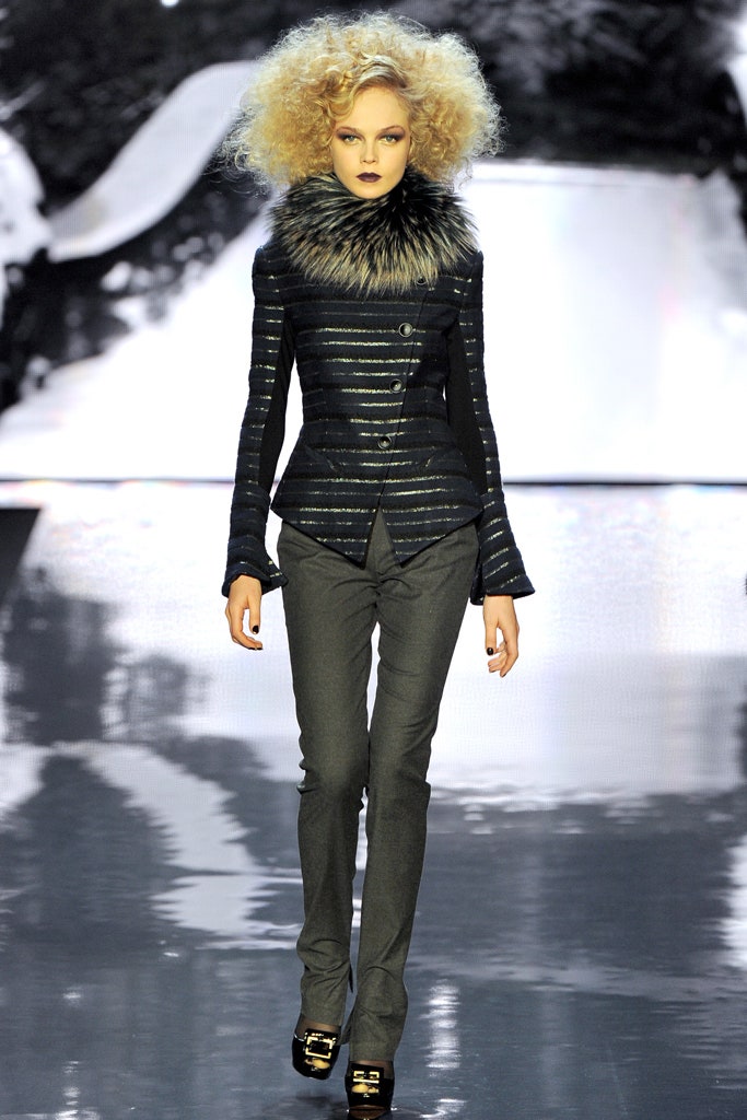 black wool long-sleeve collared fitted striped zippered jacket