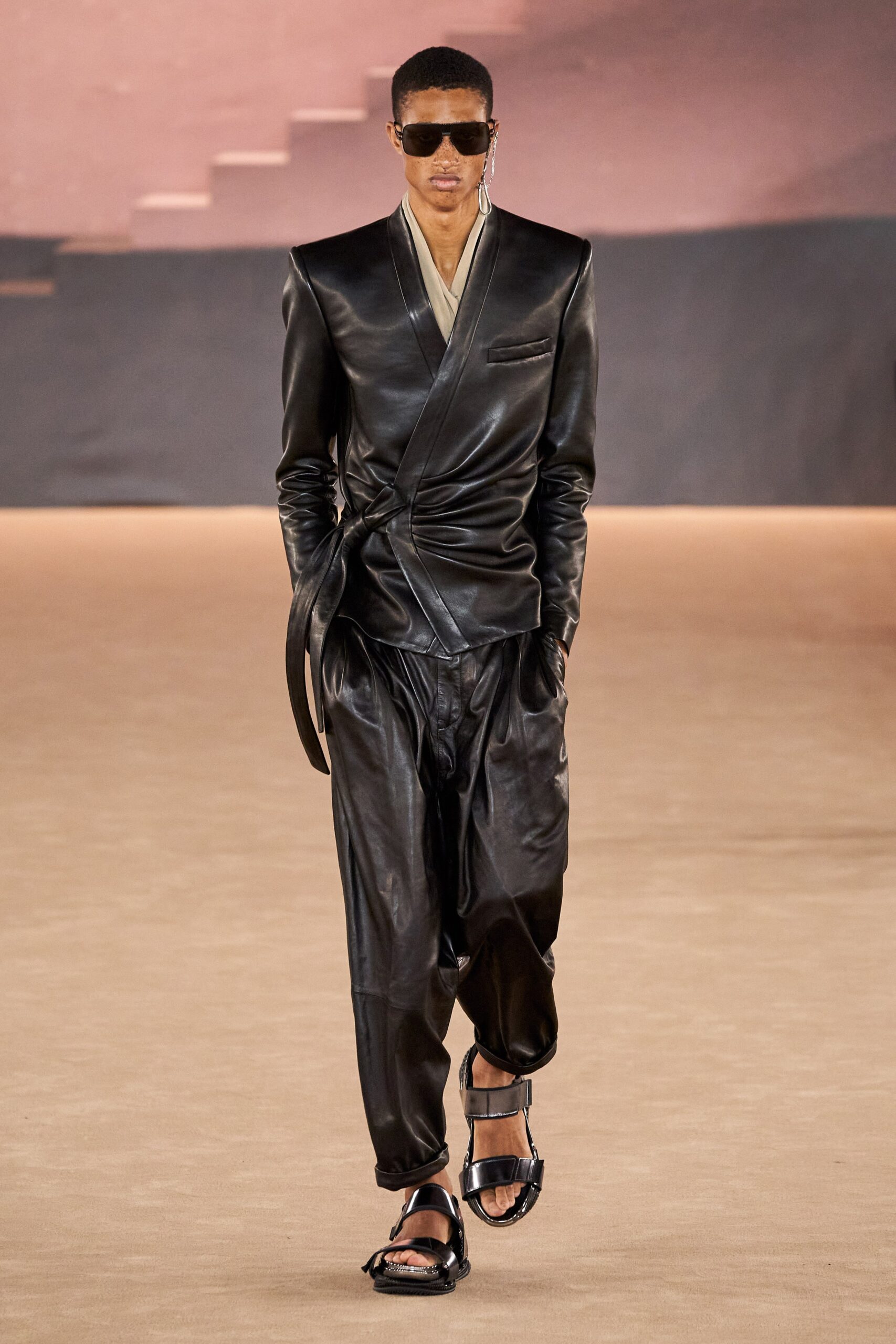 black leather long-sleeve collared fitted belted jacket
