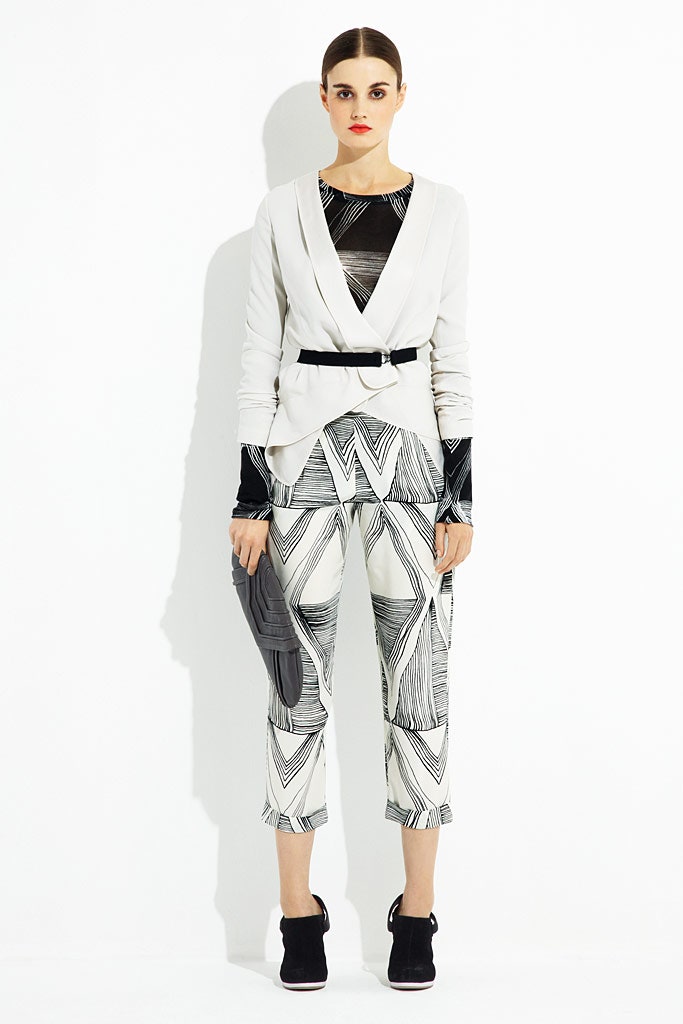 white slim cropped pants