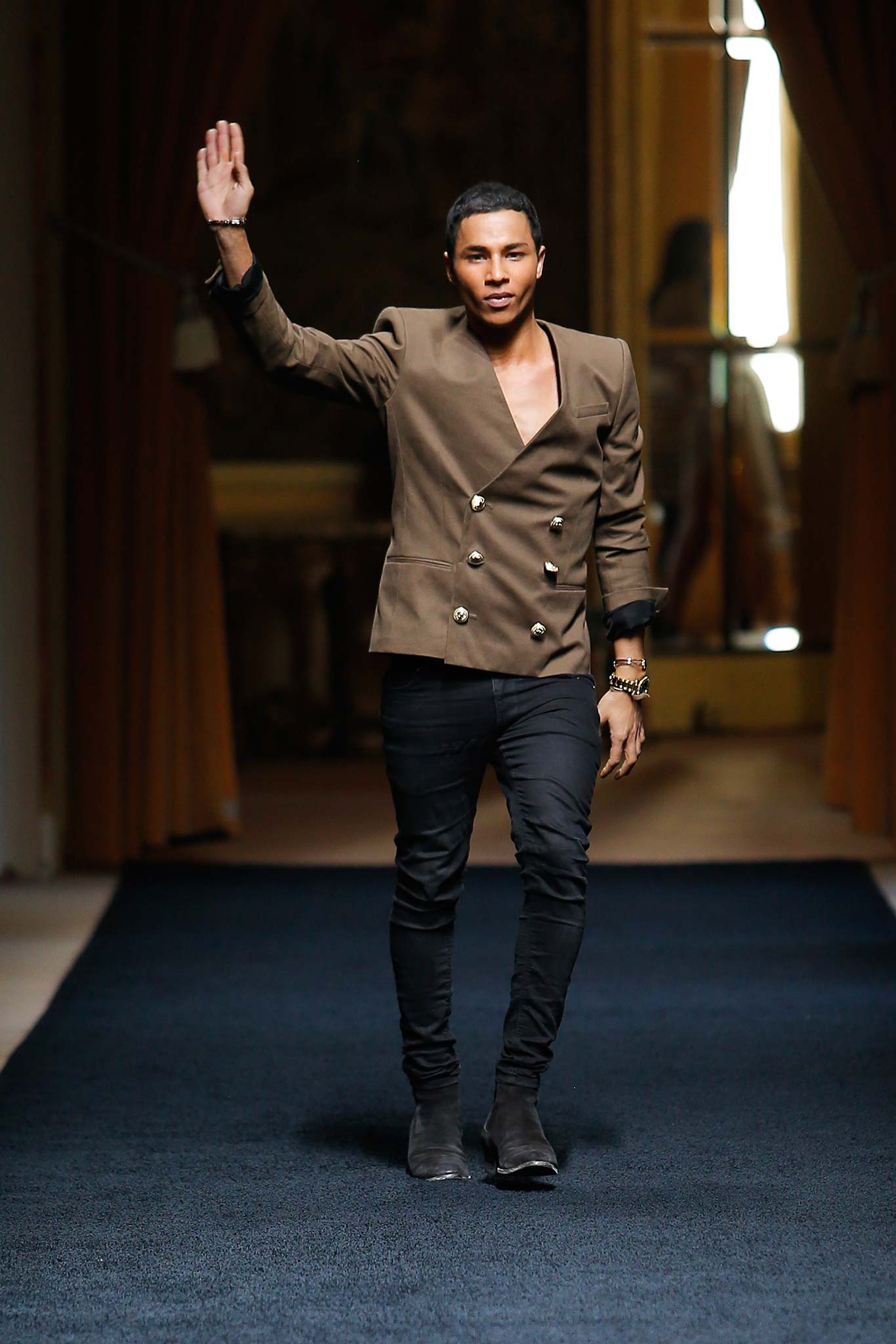 brown cotton long-sleeve v-neck tailored buttoned blazer