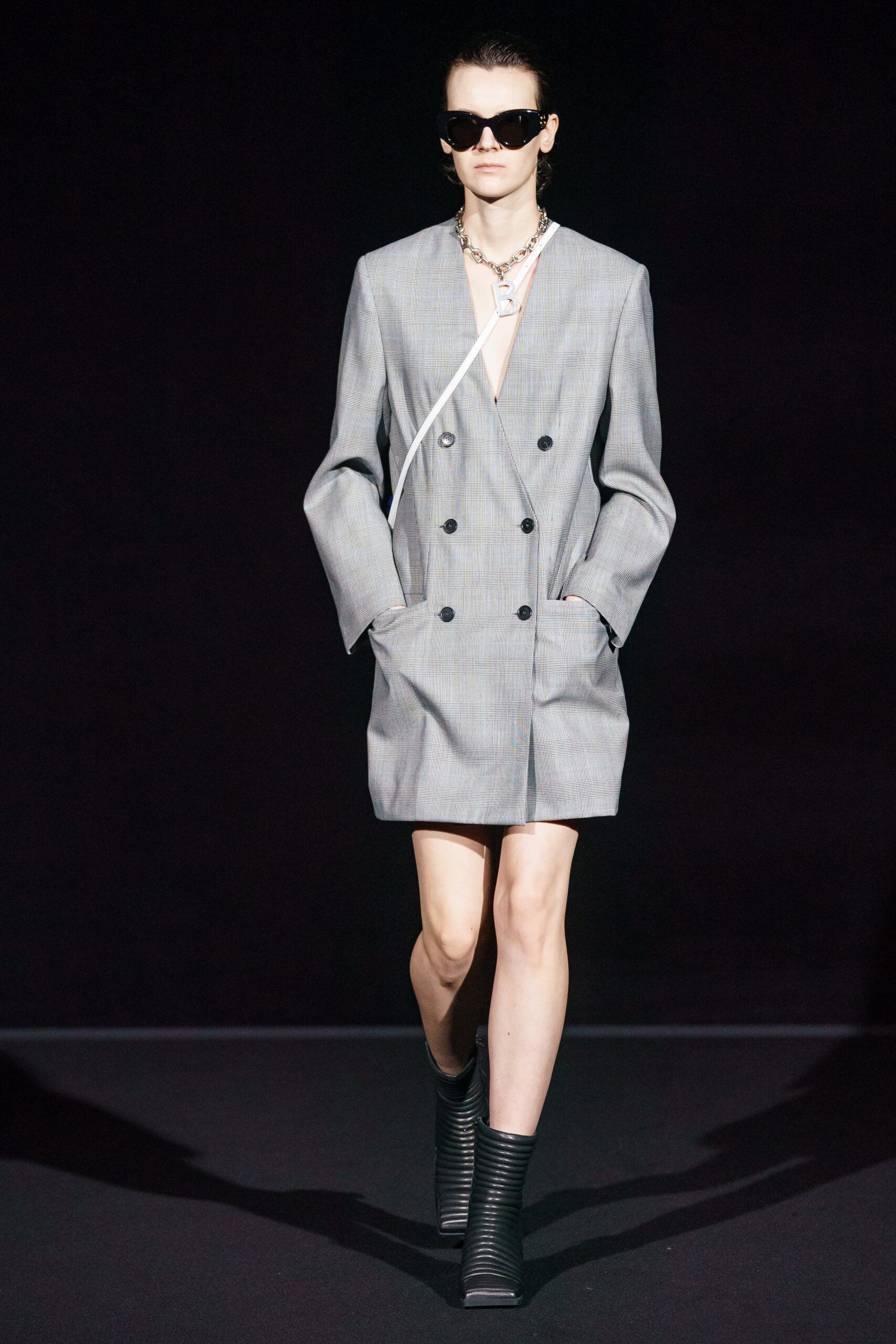 gray cotton long-sleeve v-neck tailored pockets blazer