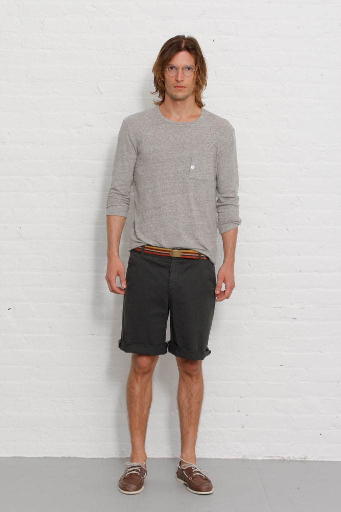 gray long-sleeve shirt with black shorts