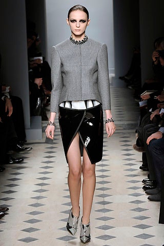 gray tweed long-sleeve collared structured buttoned jacket