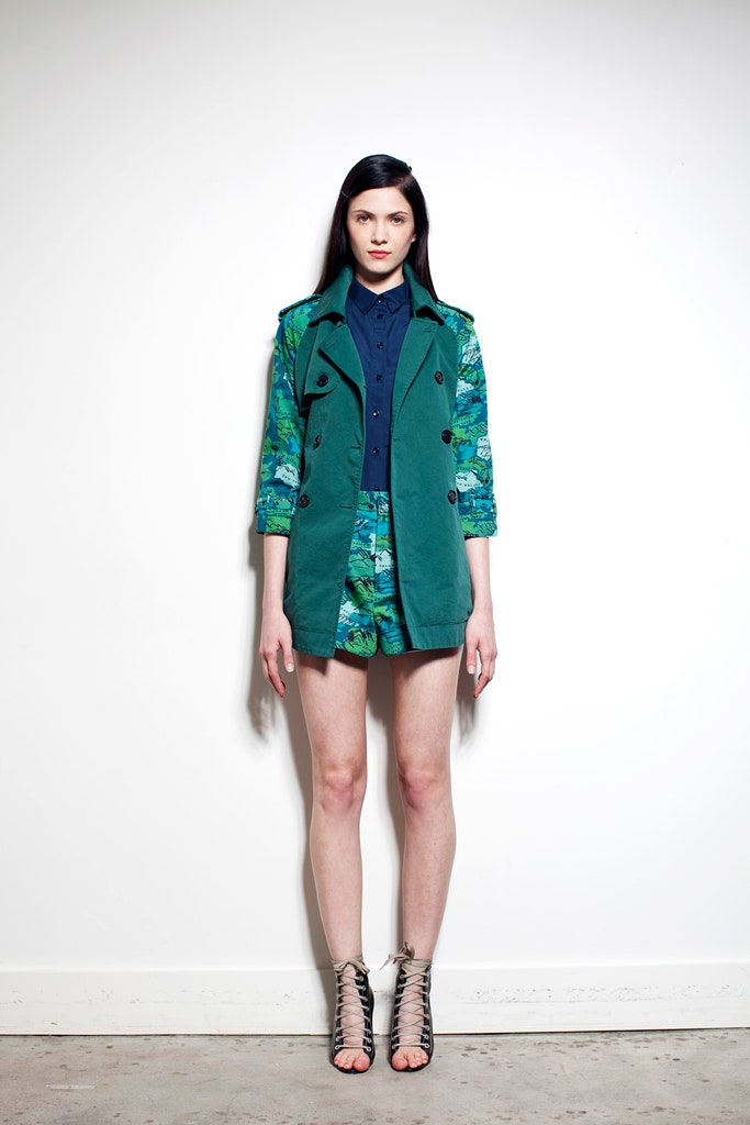 green cotton long-sleeve collared fitted buttoned jacket