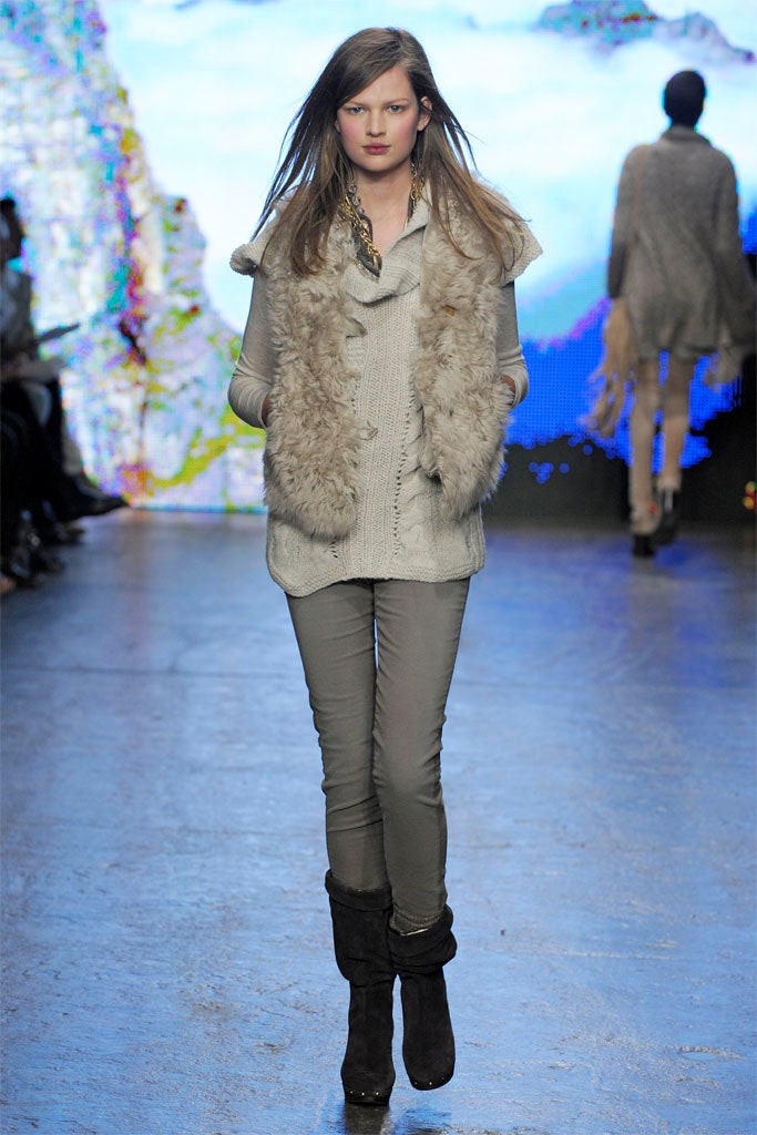 gray wool sweater with beige pants