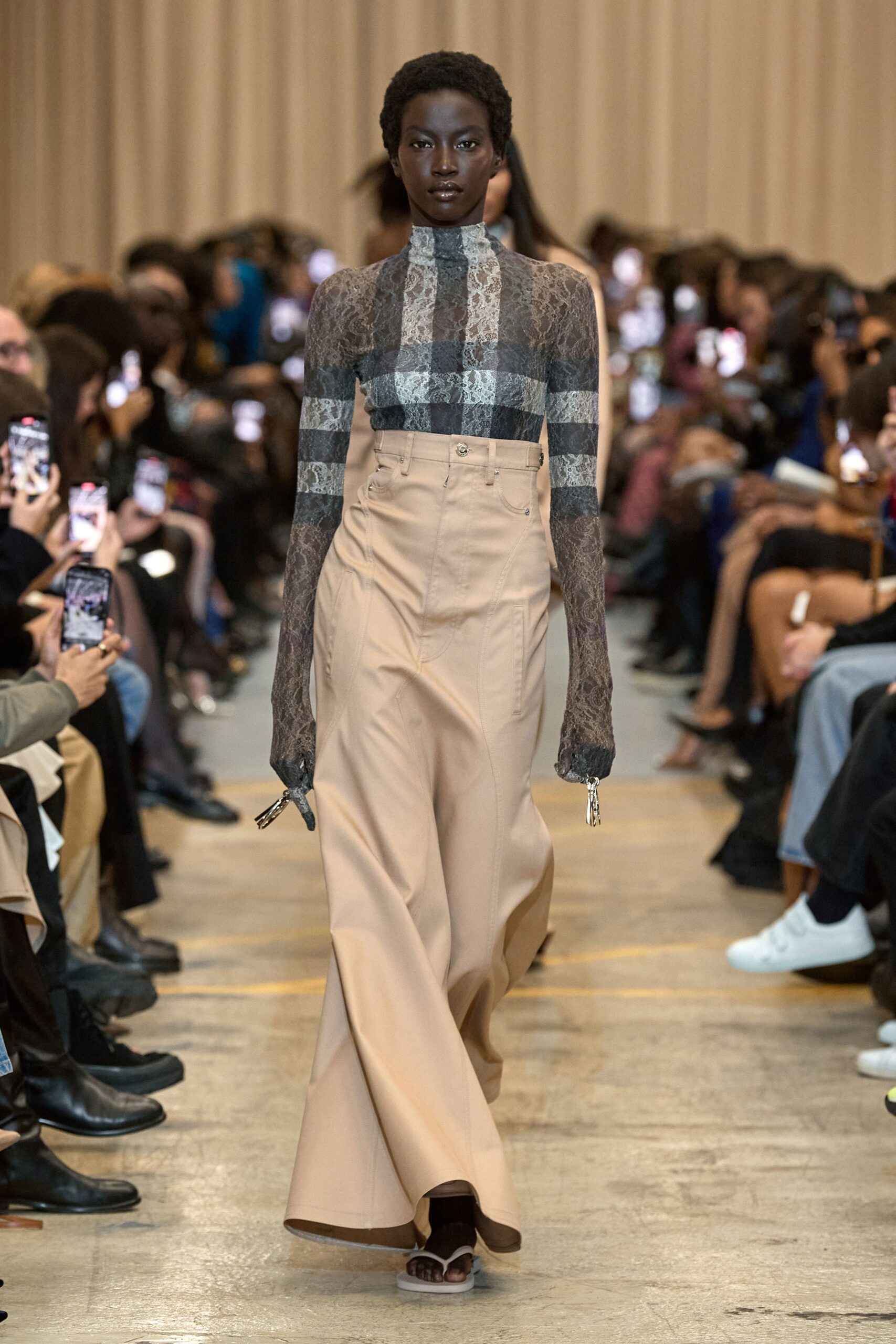 Burberry S/S 23 Look 5
