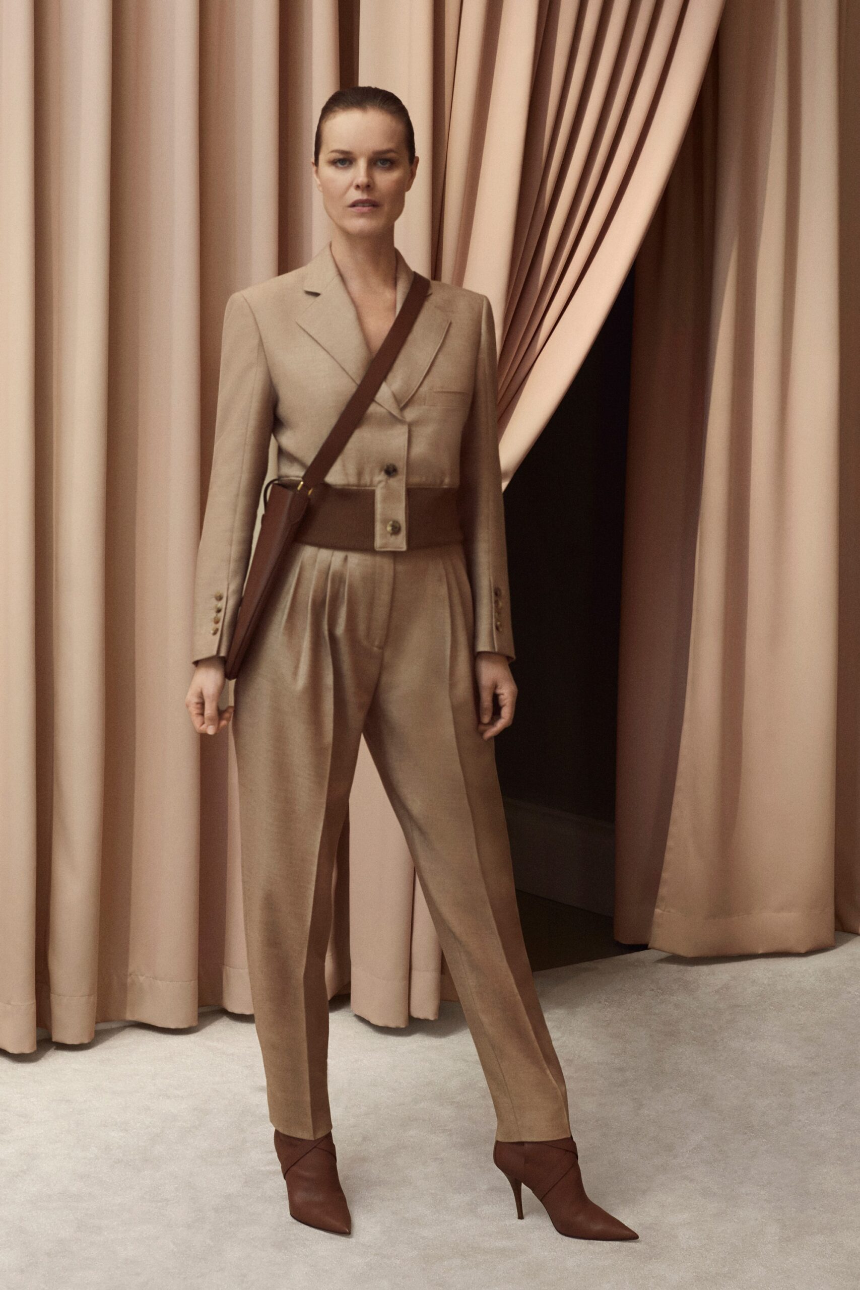 brown leather crossbody bag
