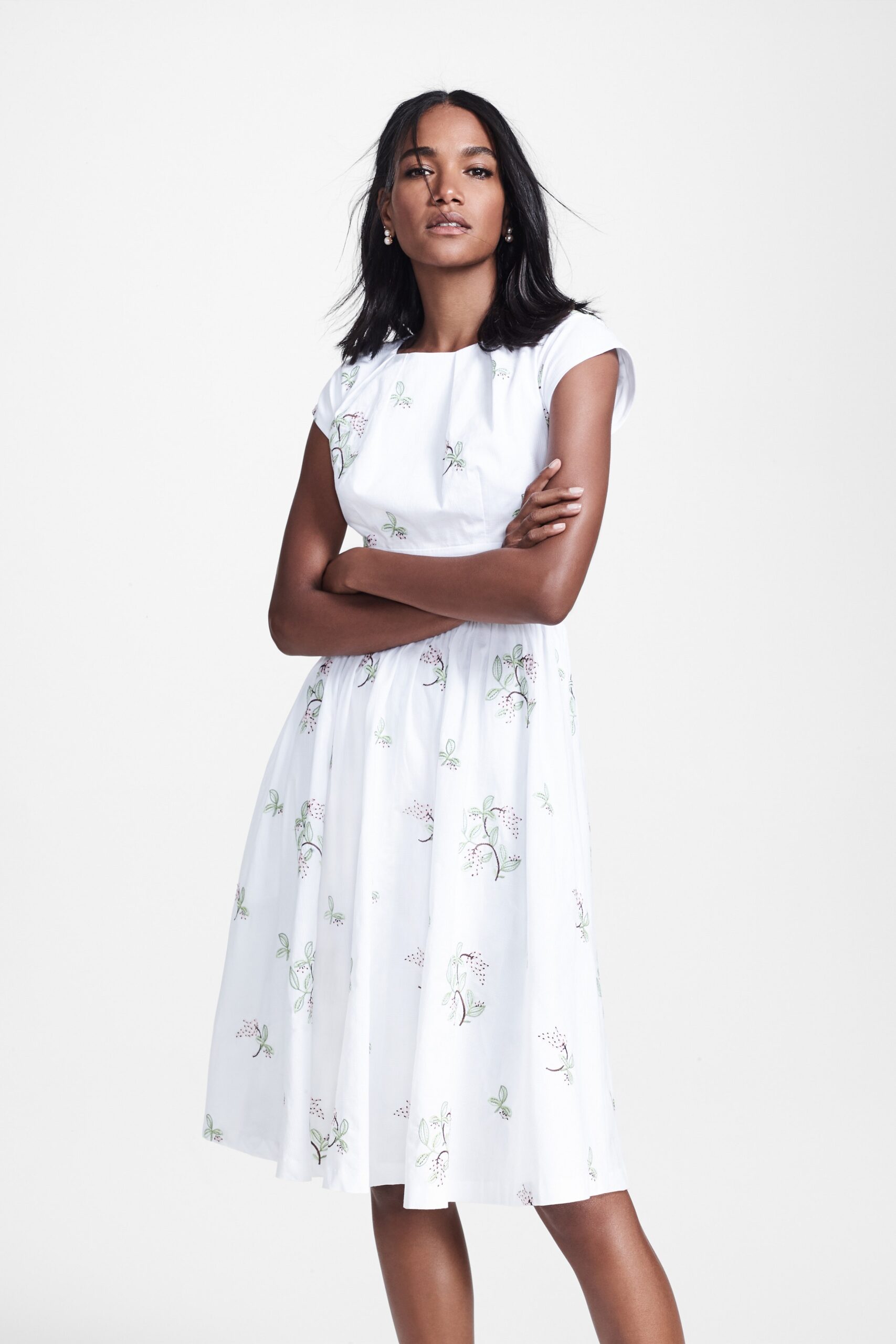 white unknown short-sleeve boat-neck floral a-line flowing midi-dress