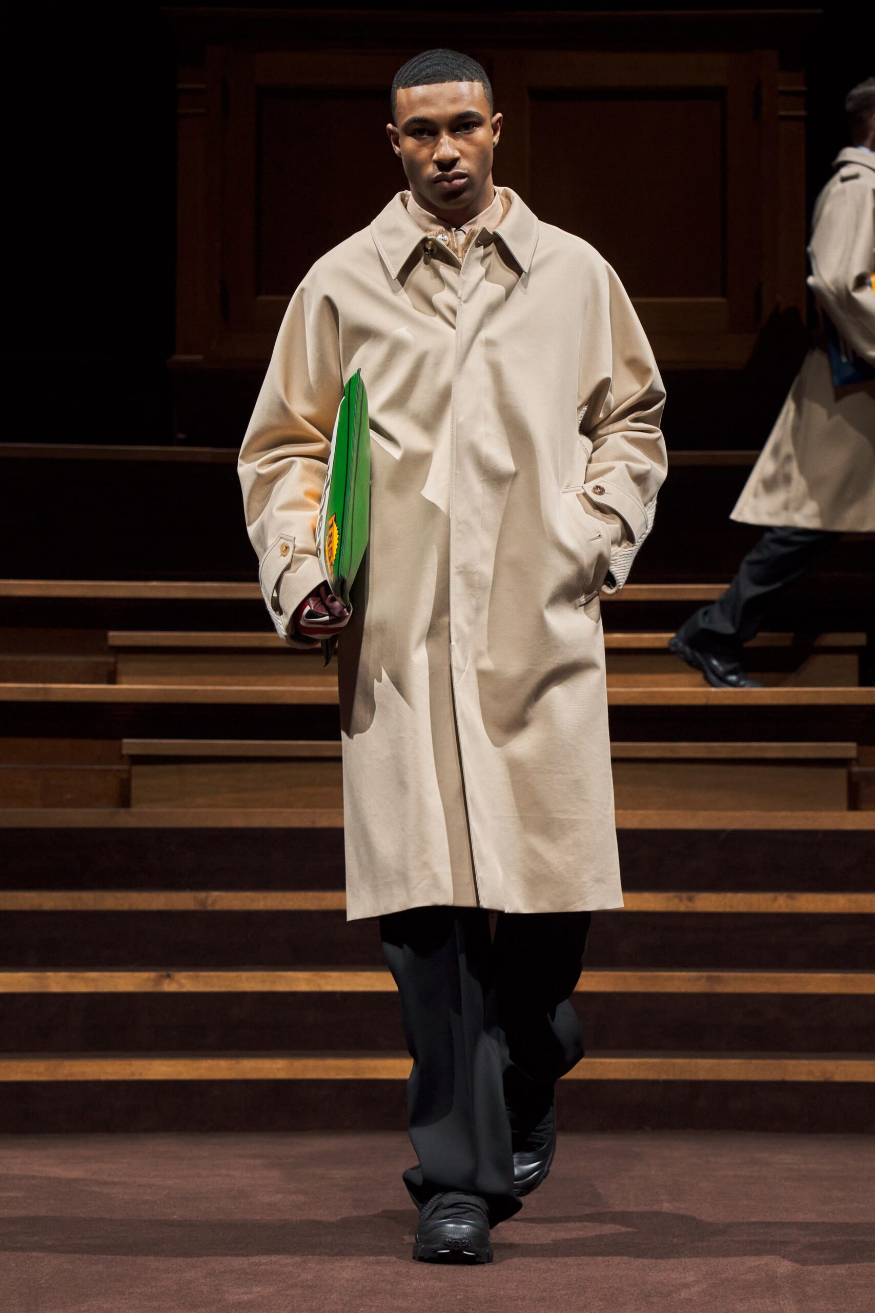 Burberry F/W 22 Menswear Look 15