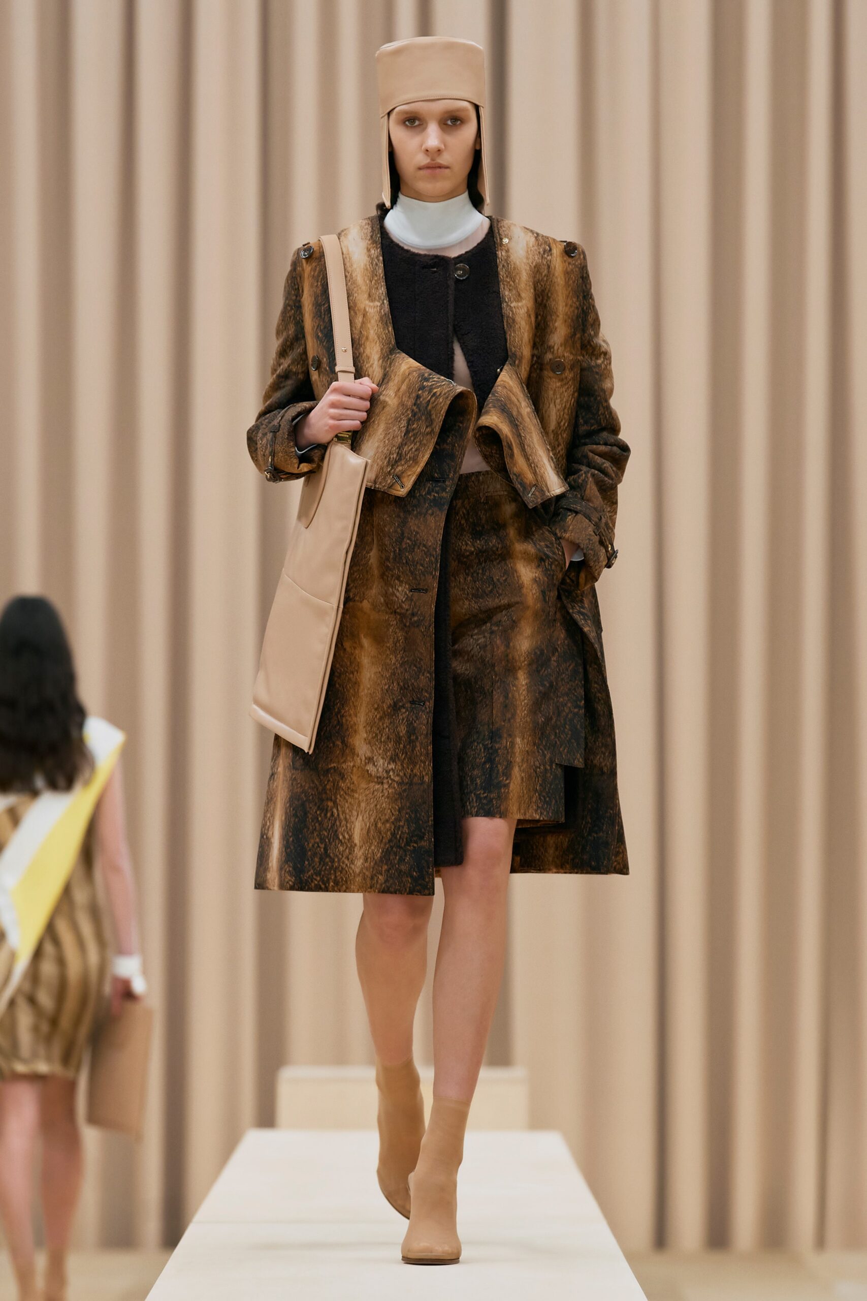 Burberry F/W 21 Look 34