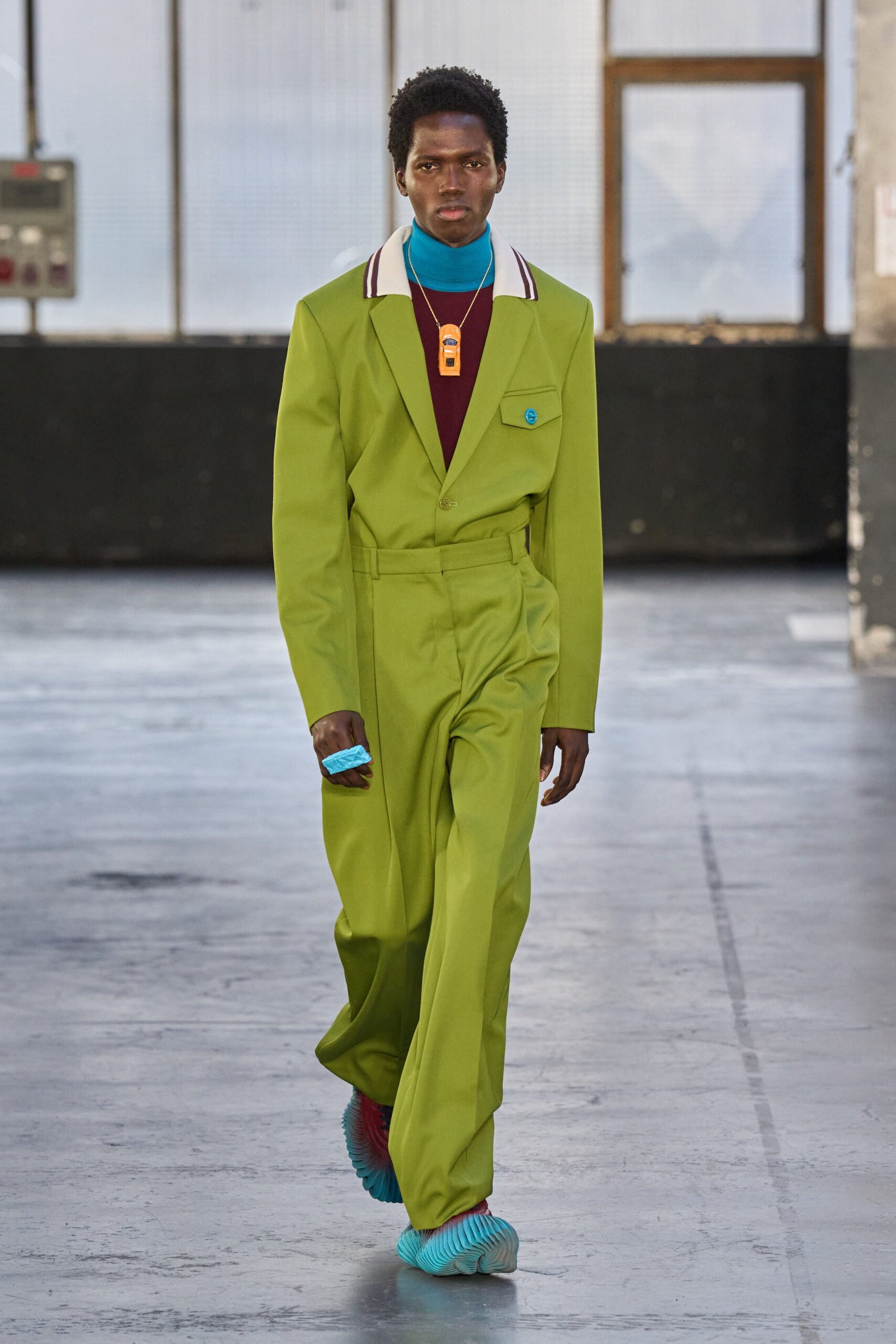 green tailored single-breasted blazer