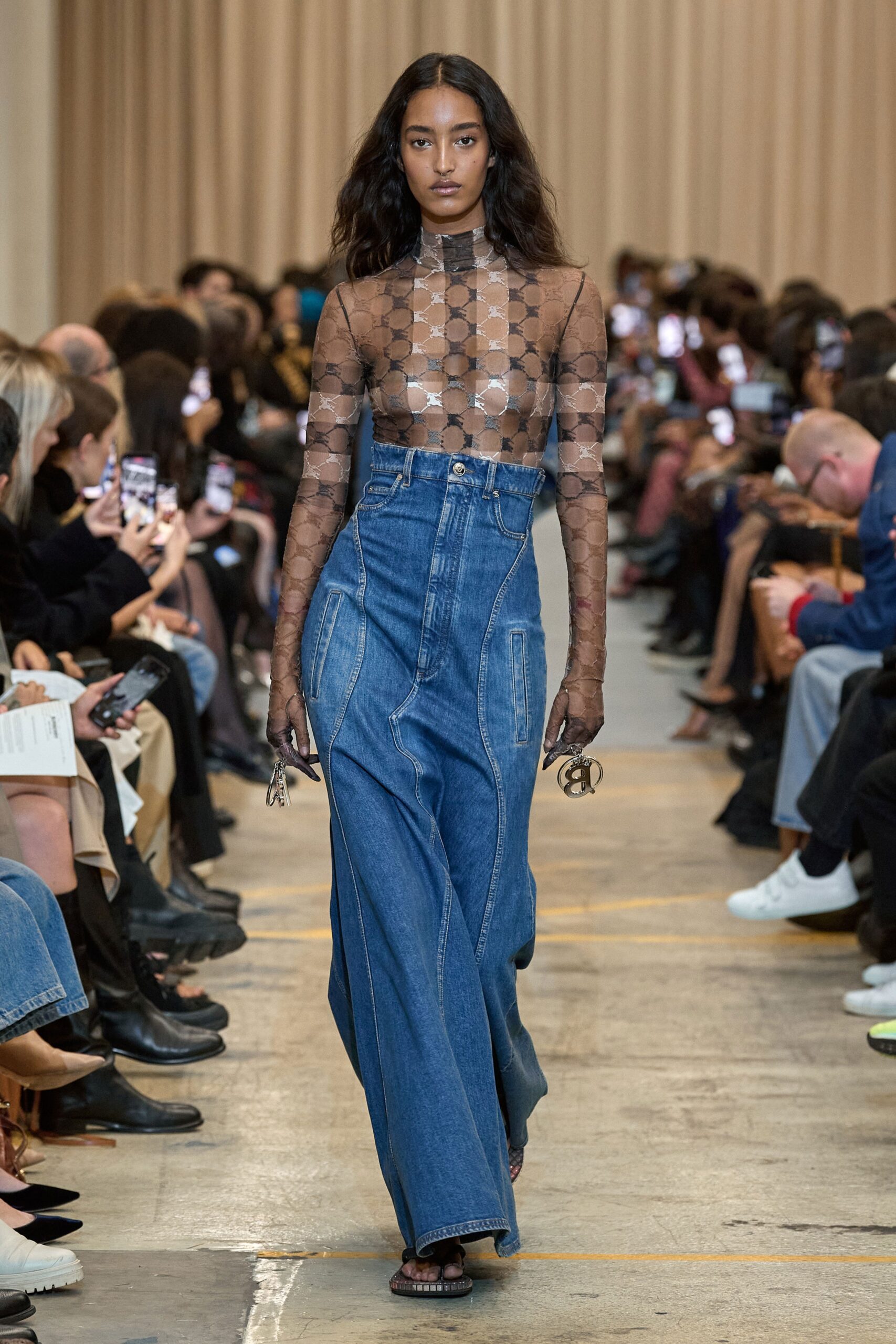 Burberry S/S 23 Look 23