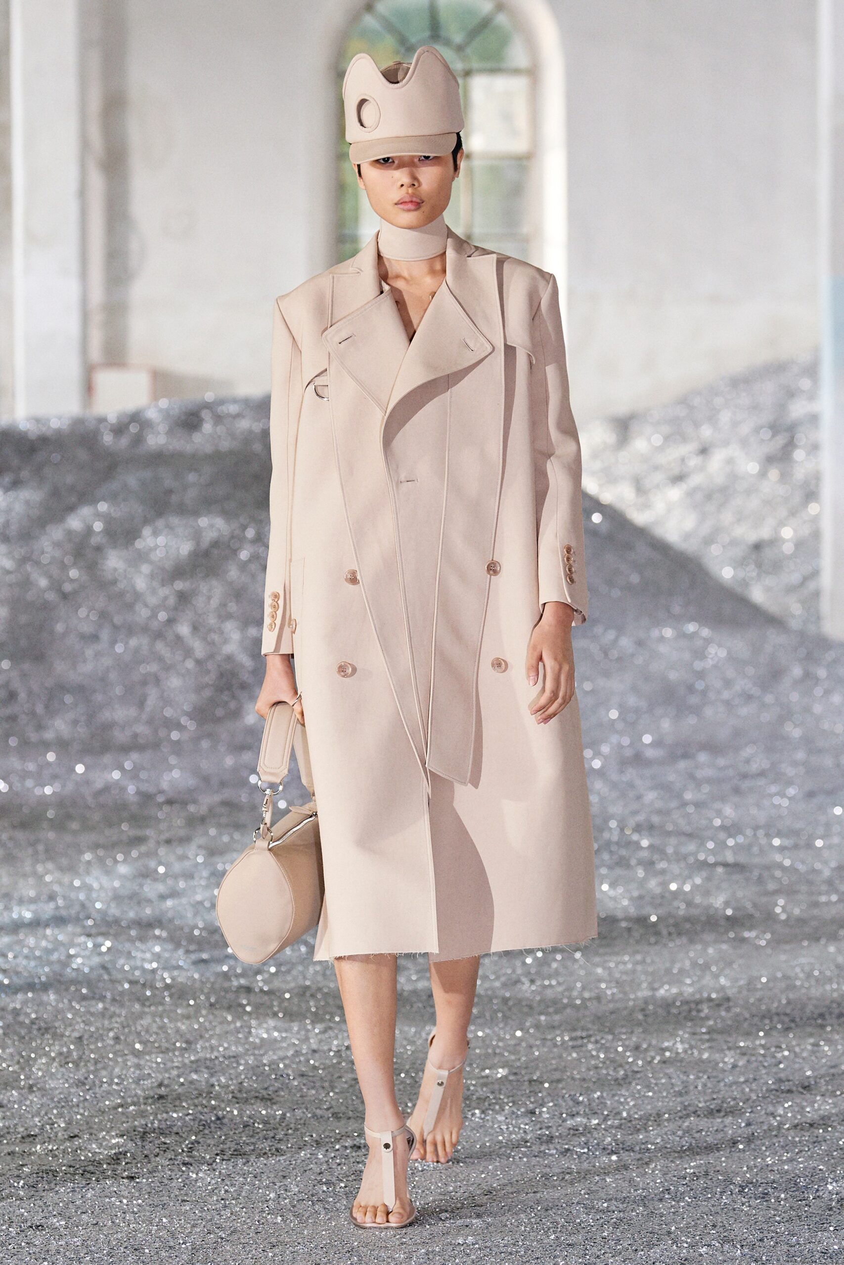 Burberry S/S 22 Look 52