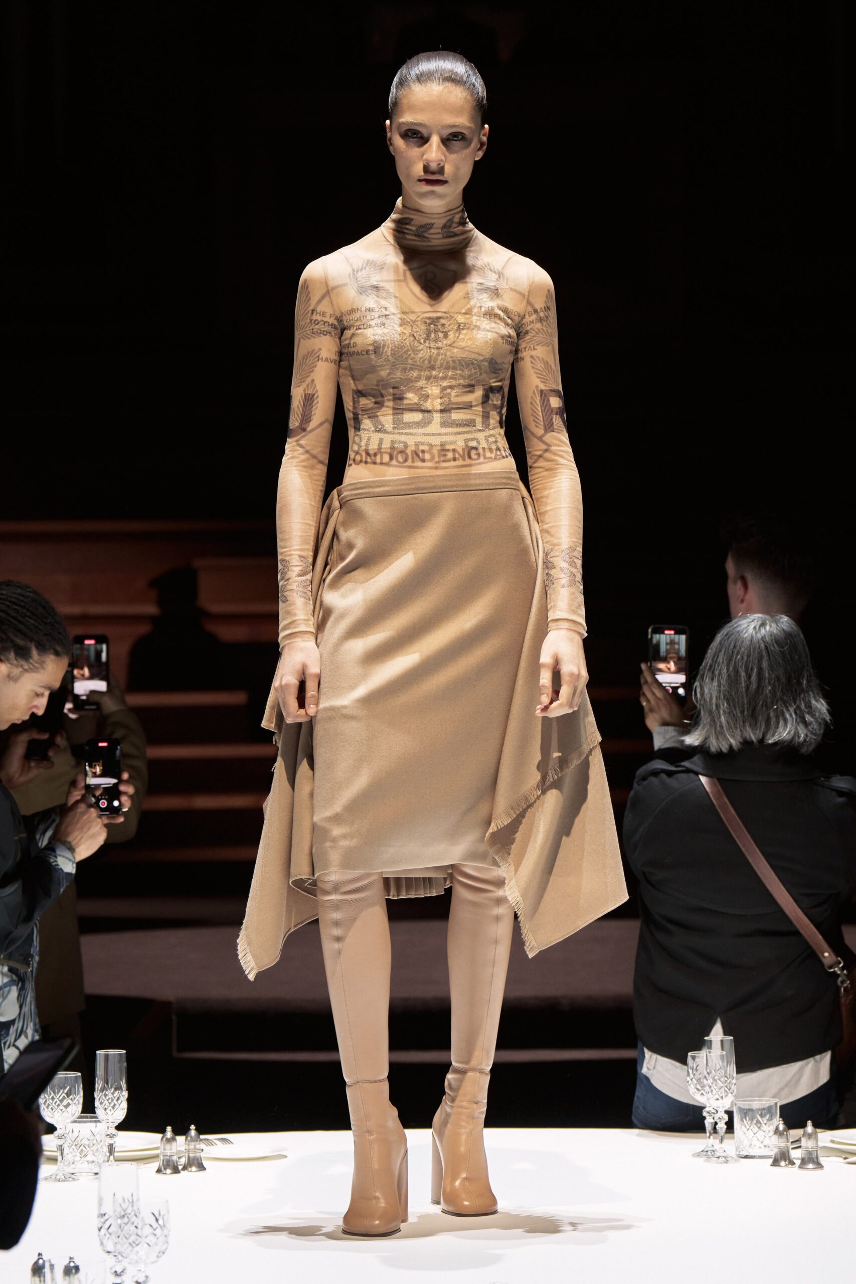 Burberry F/W 22 Look 77