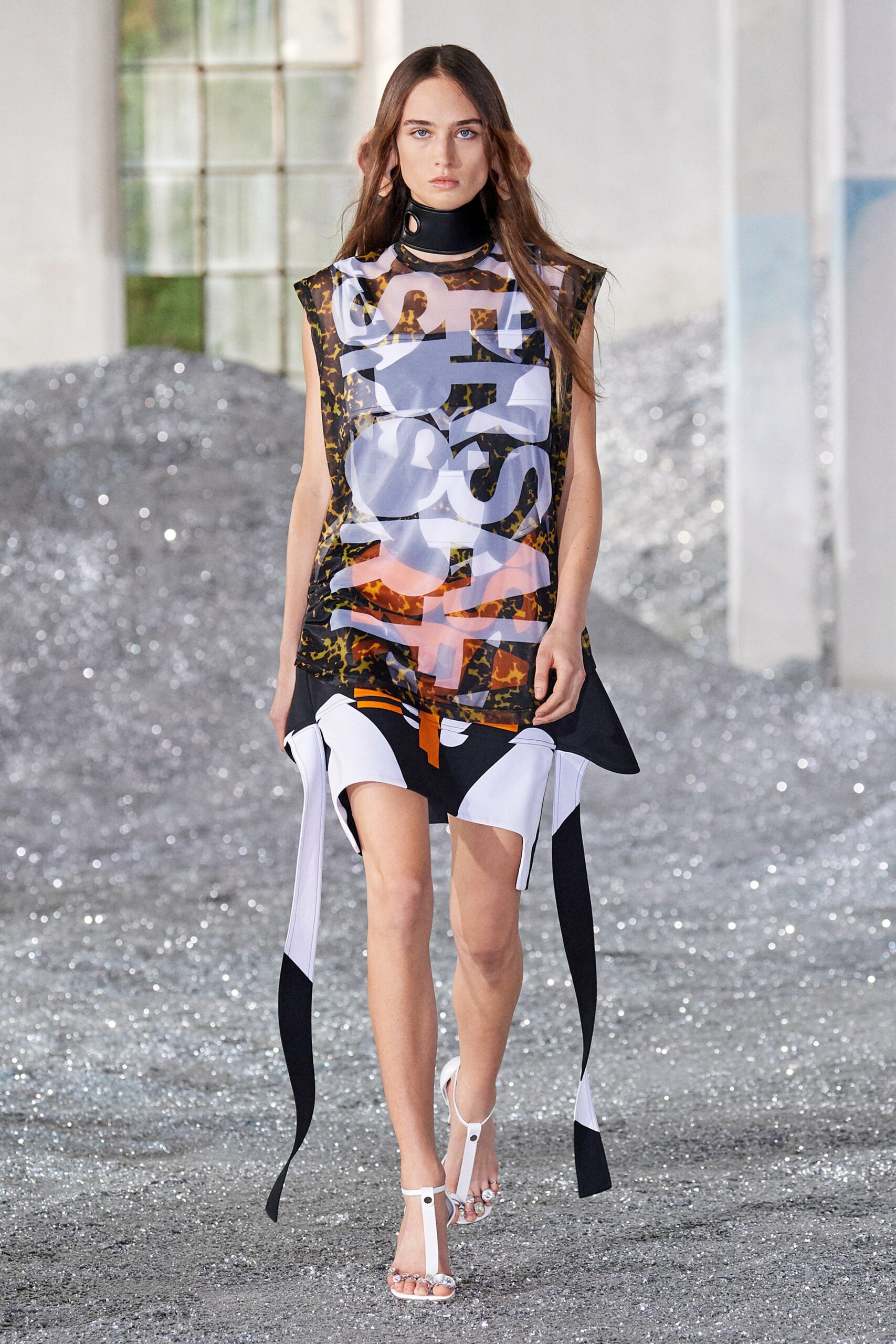 Burberry S/S 22 Look 74