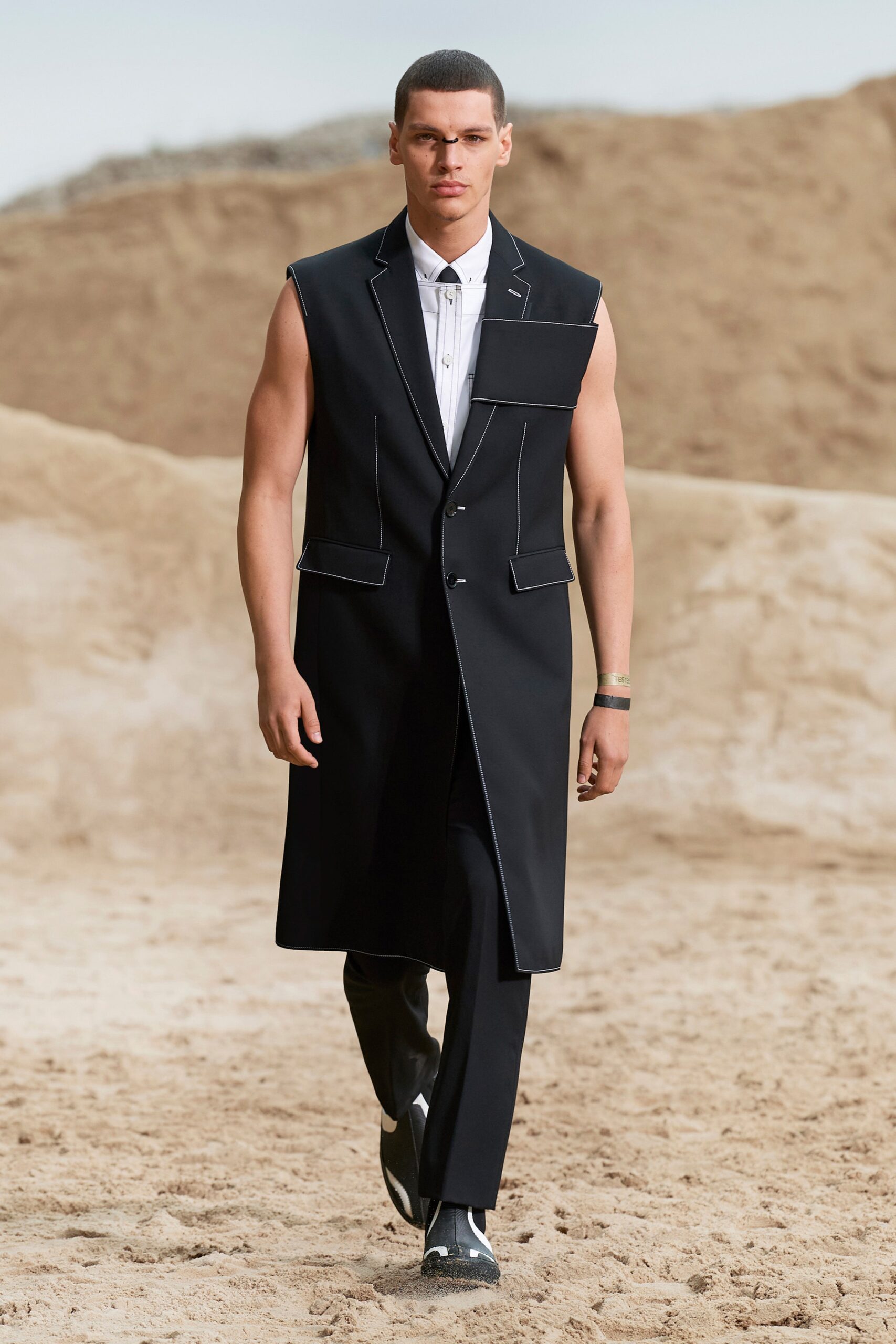 Burberry S/S 22 Menswear Look 75