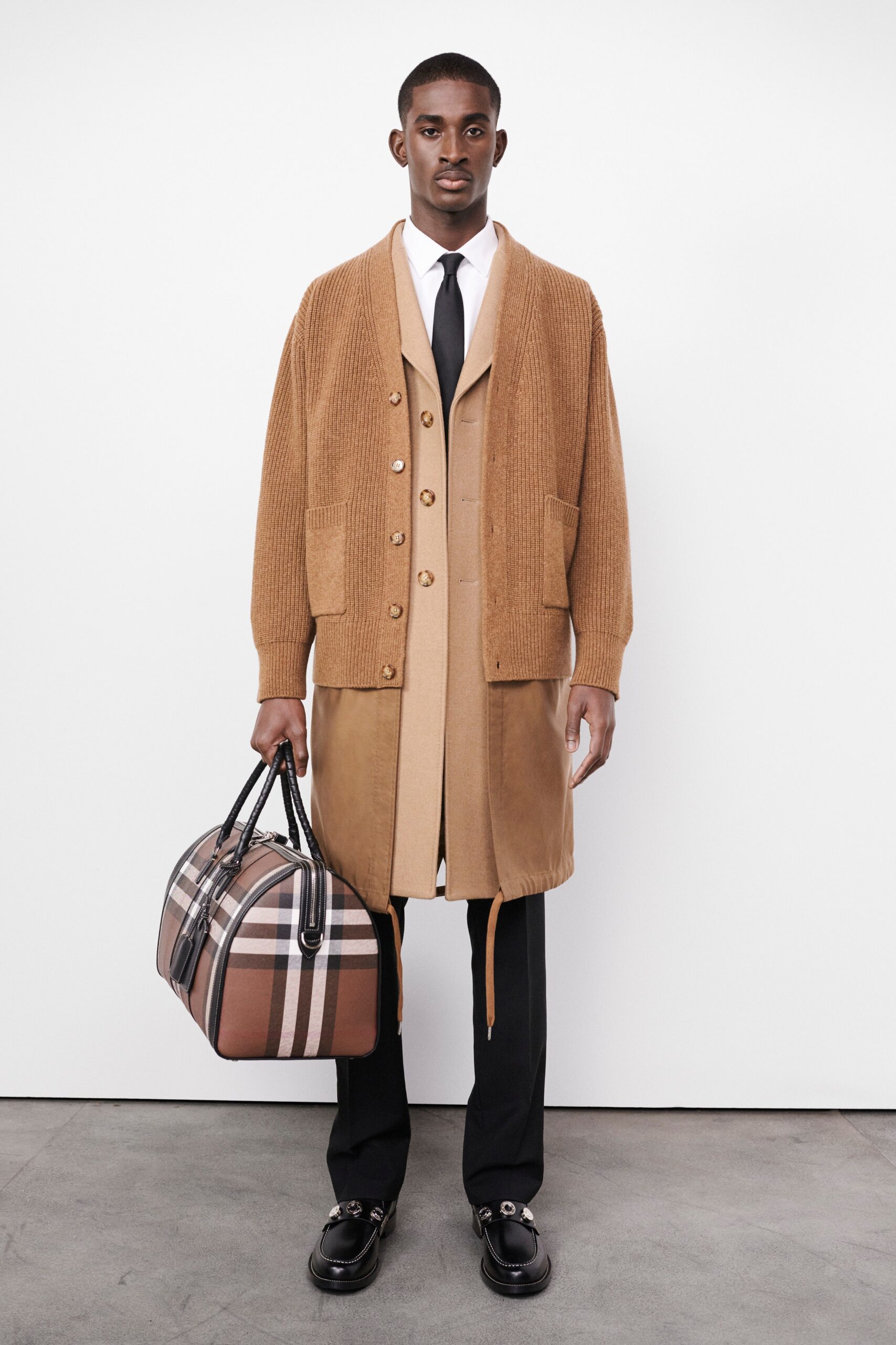 Burberry F/W 22 Look 92