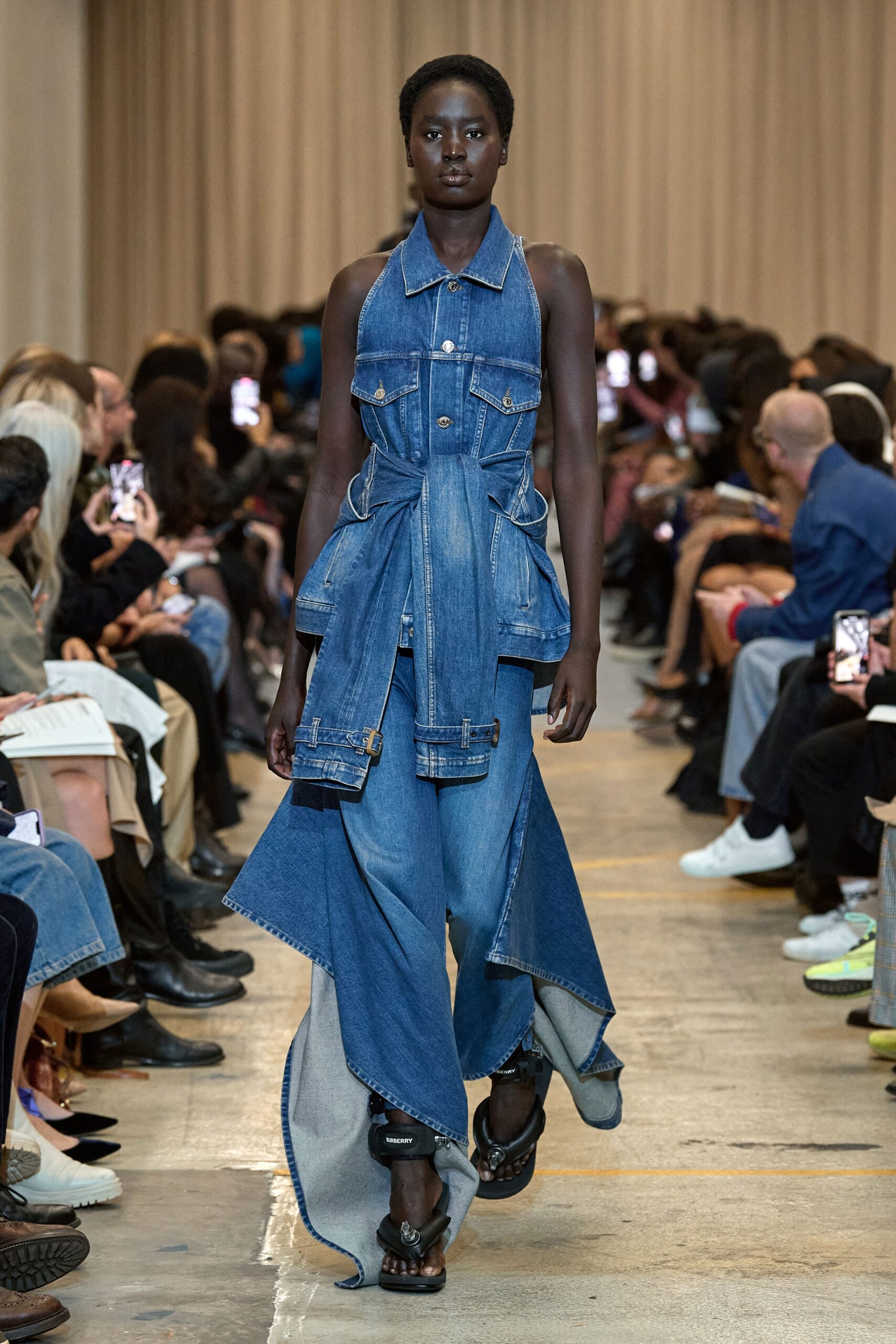 Burberry S/S 23 Look 91