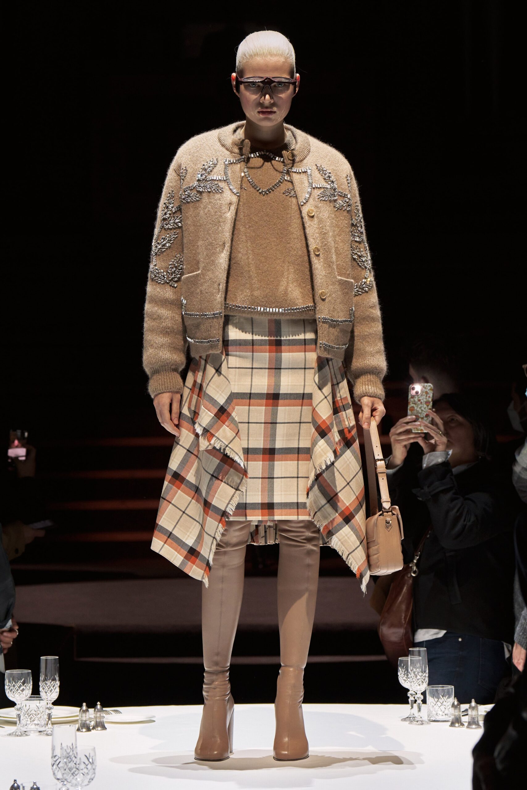 Burberry F/W 22 Look 125