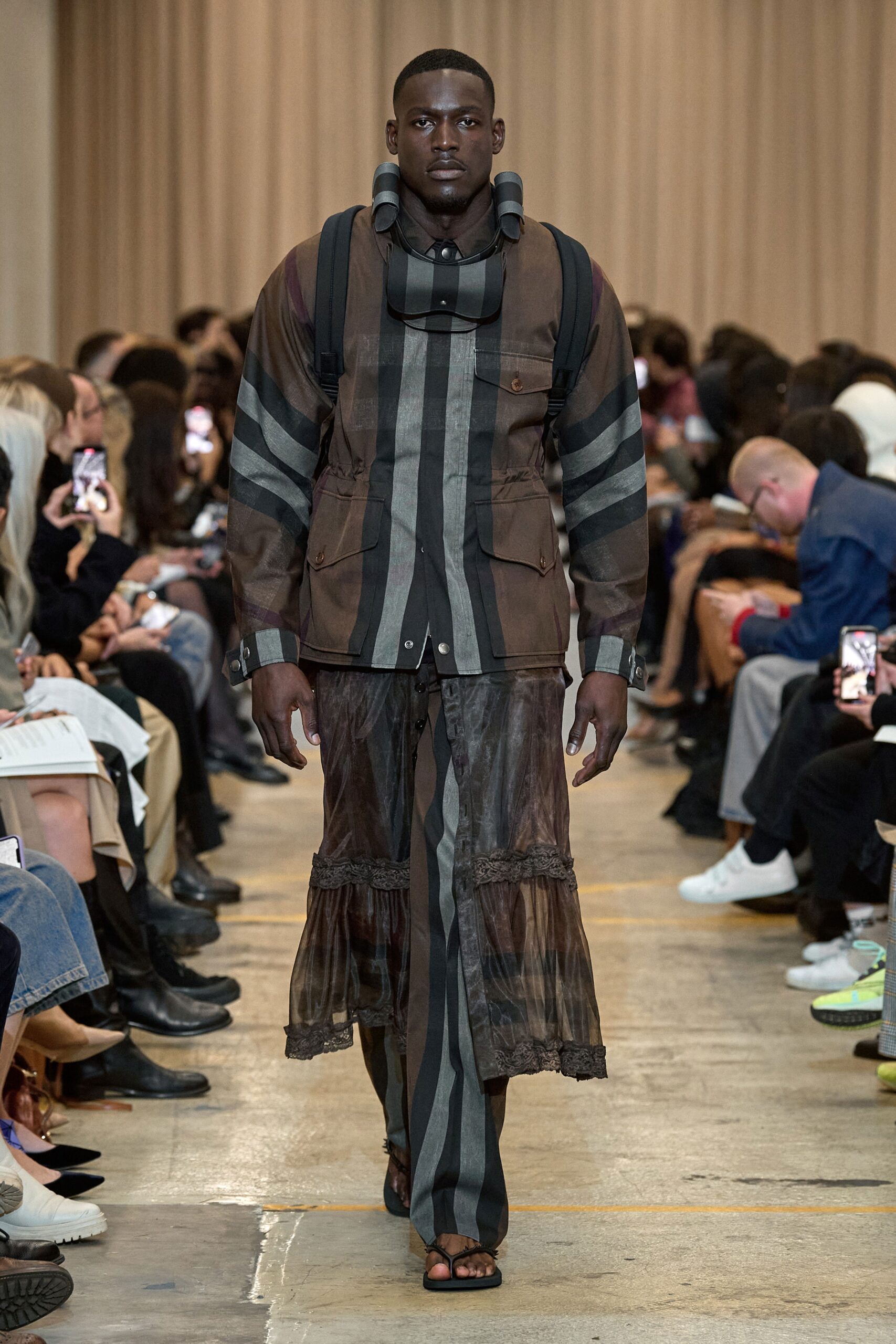 Burberry S/S 23 Look 95