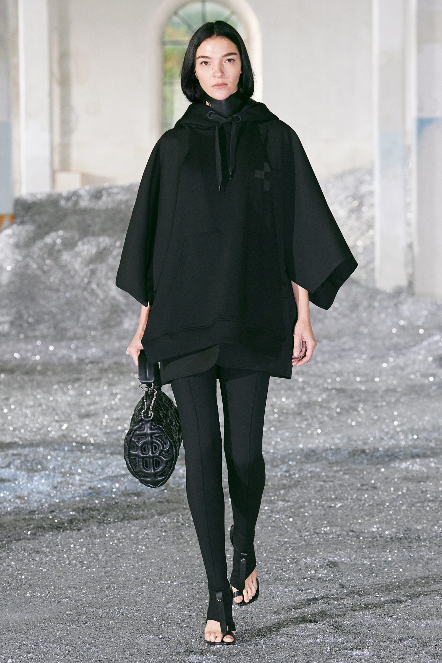 Burberry S/S 22 Look 100