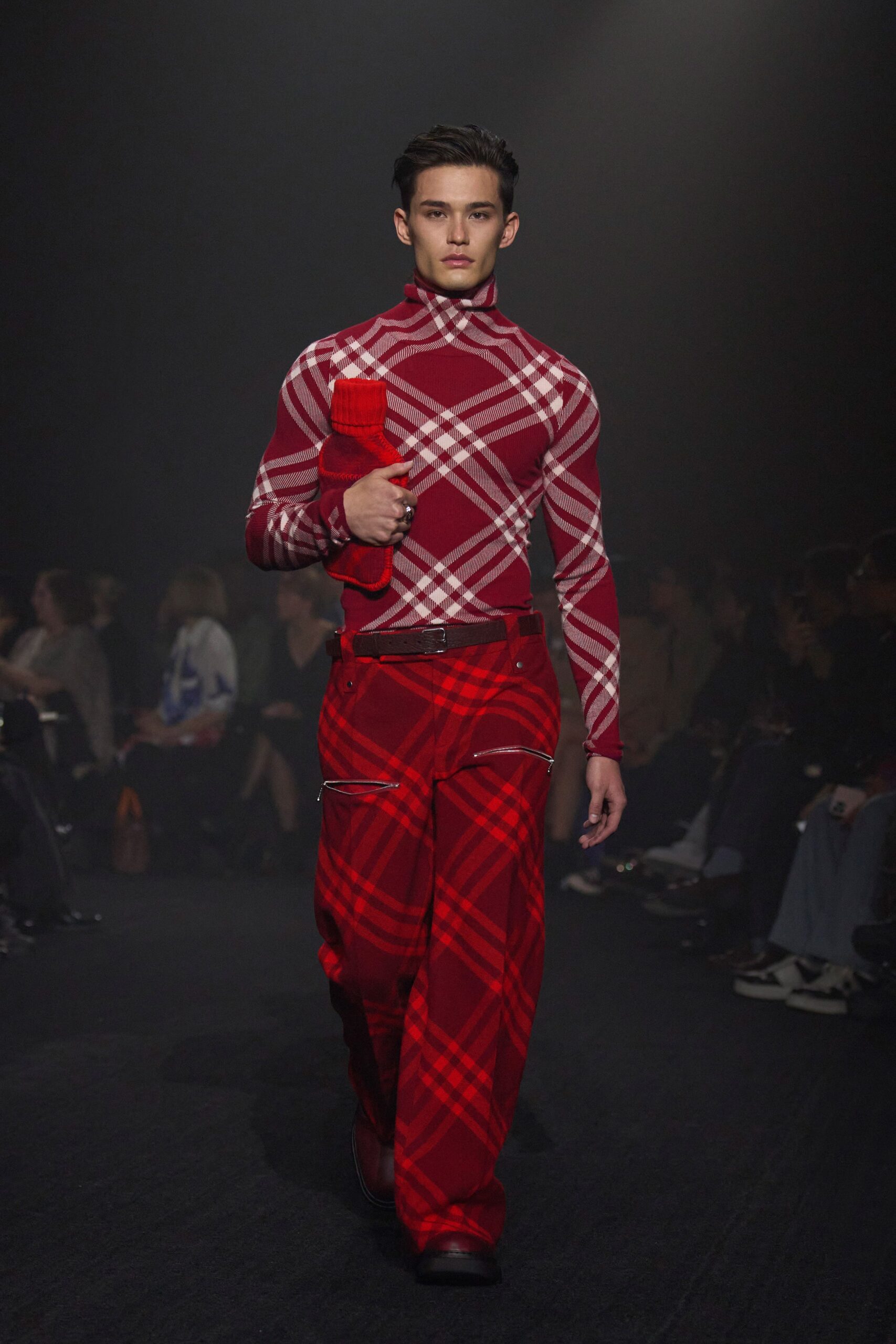 Burberry F/W 23 Look 135