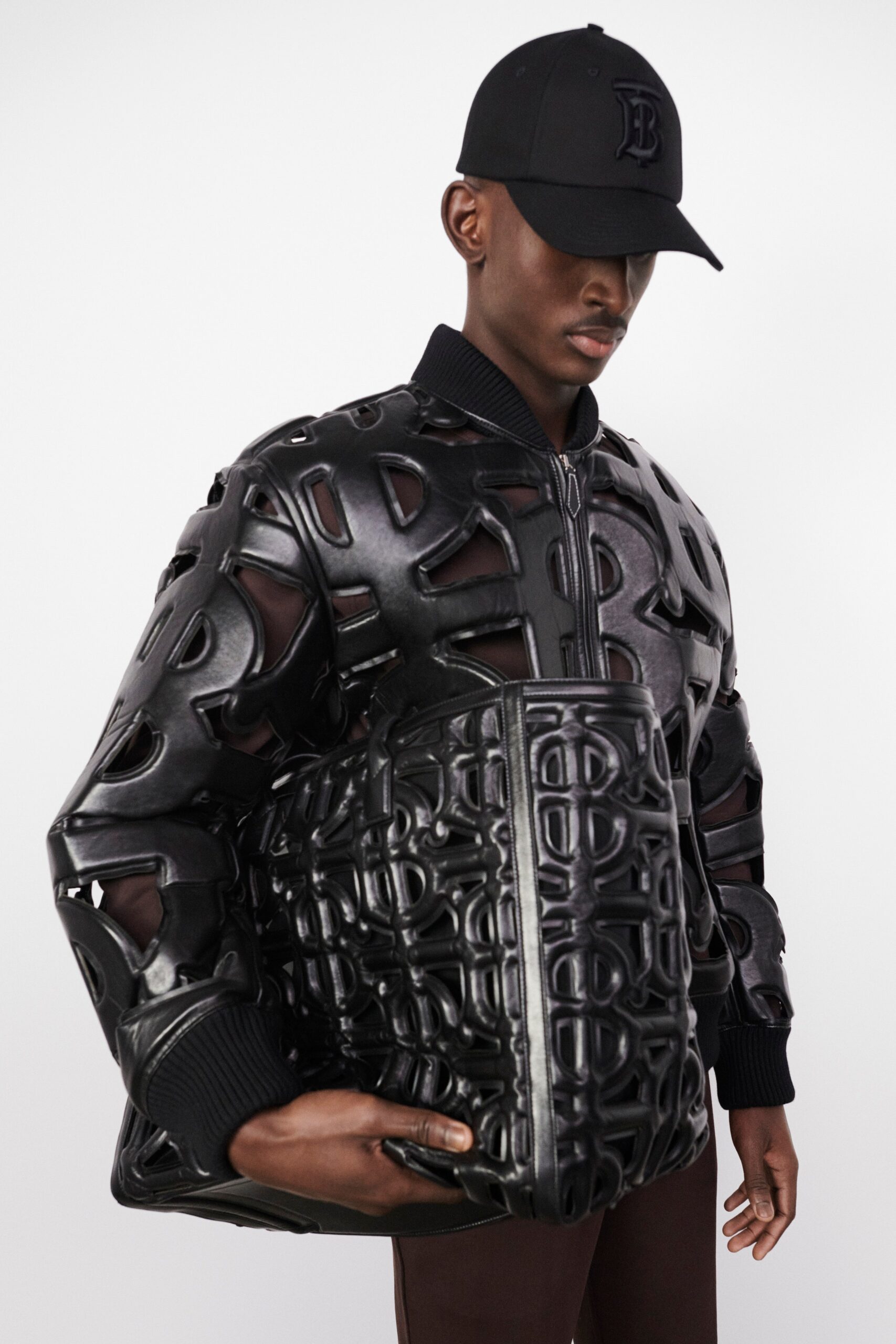 Burberry F/W 22 Look 143