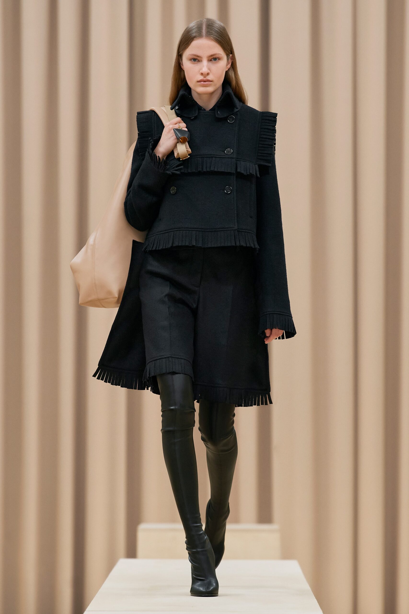 Burberry F/W 21 Look 202
