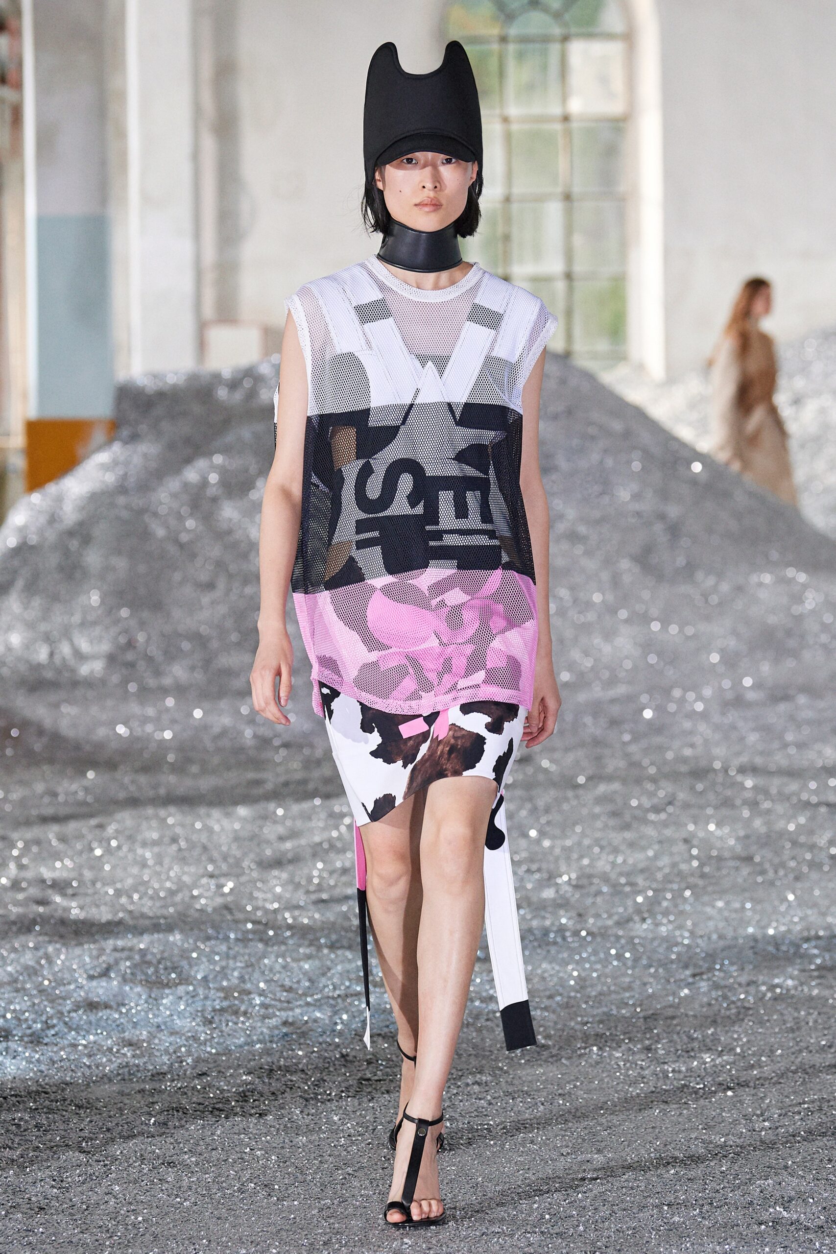 Burberry S/S 22 Look 184