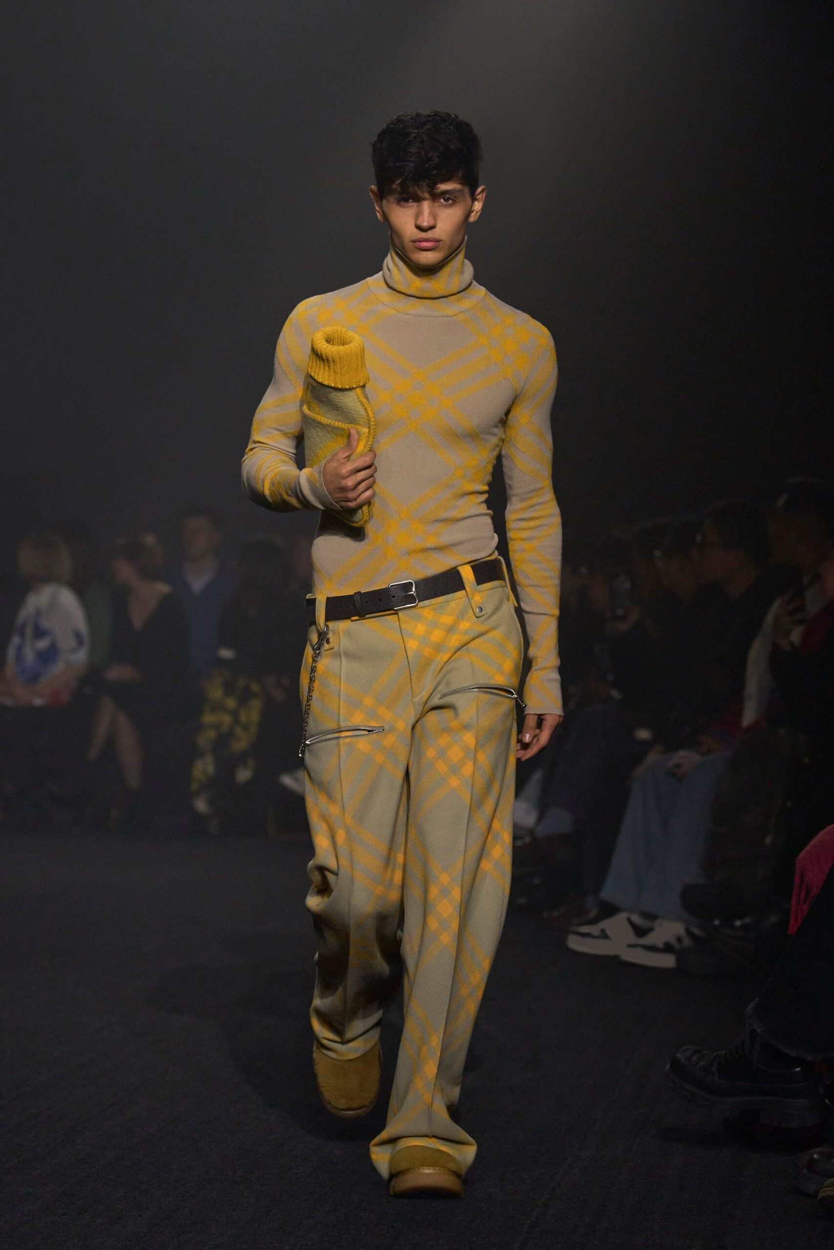 Burberry F/W 23 Look 207