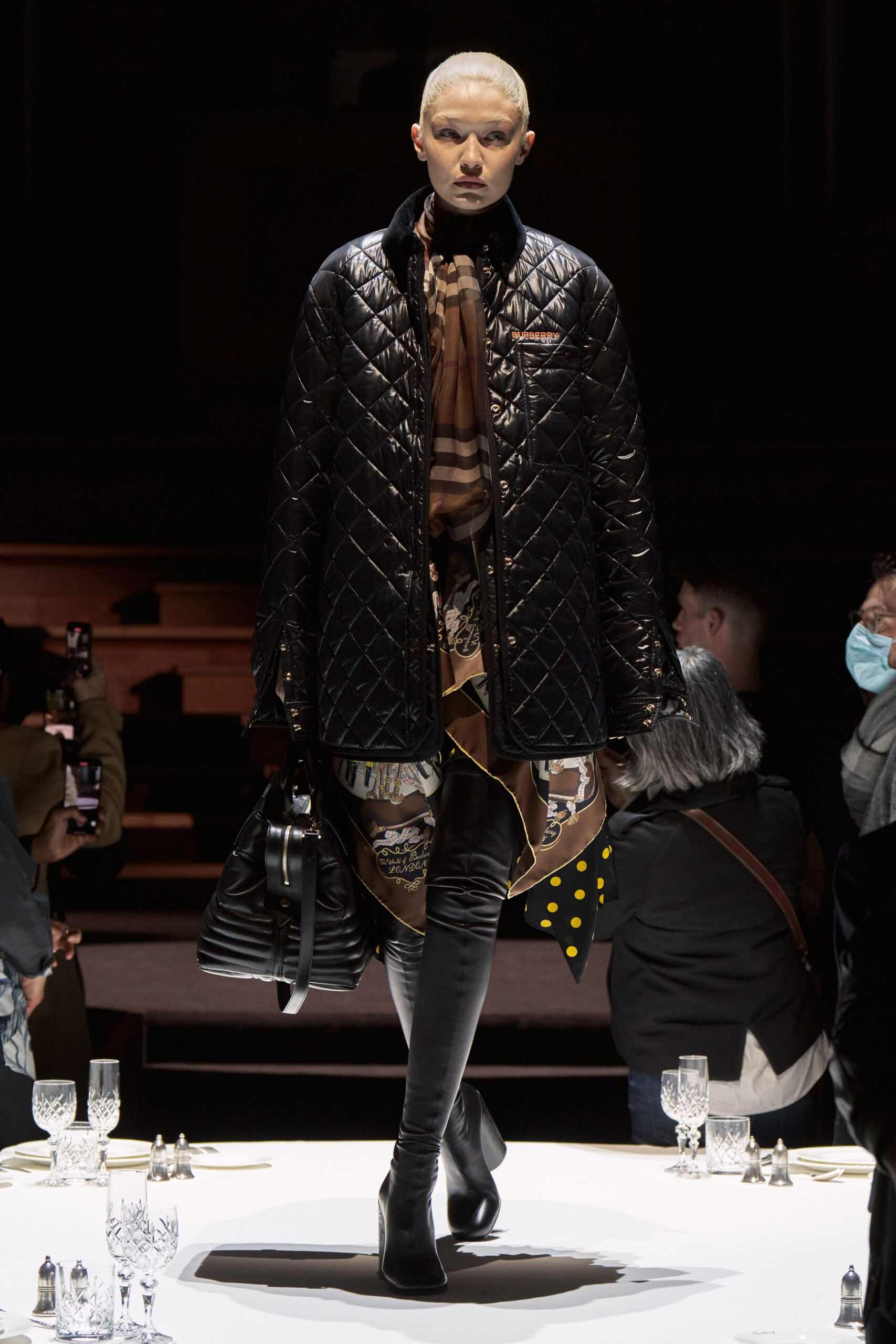 Burberry F/W 22 Look 253