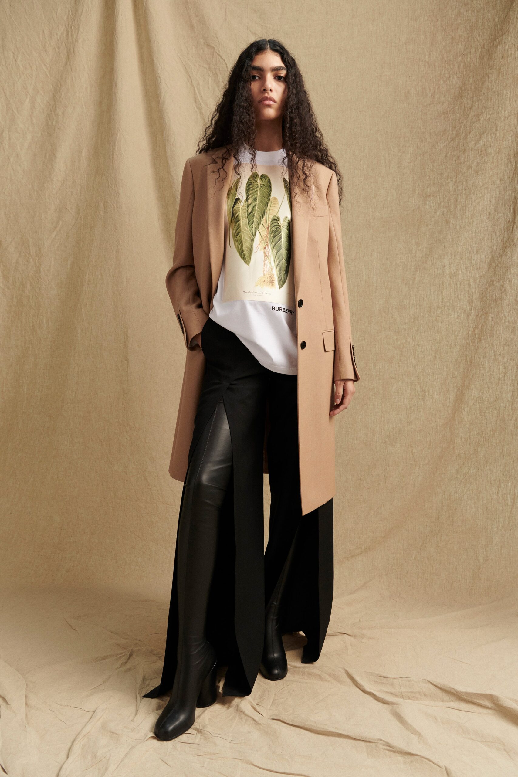 Burberry F/W 22 Look 230