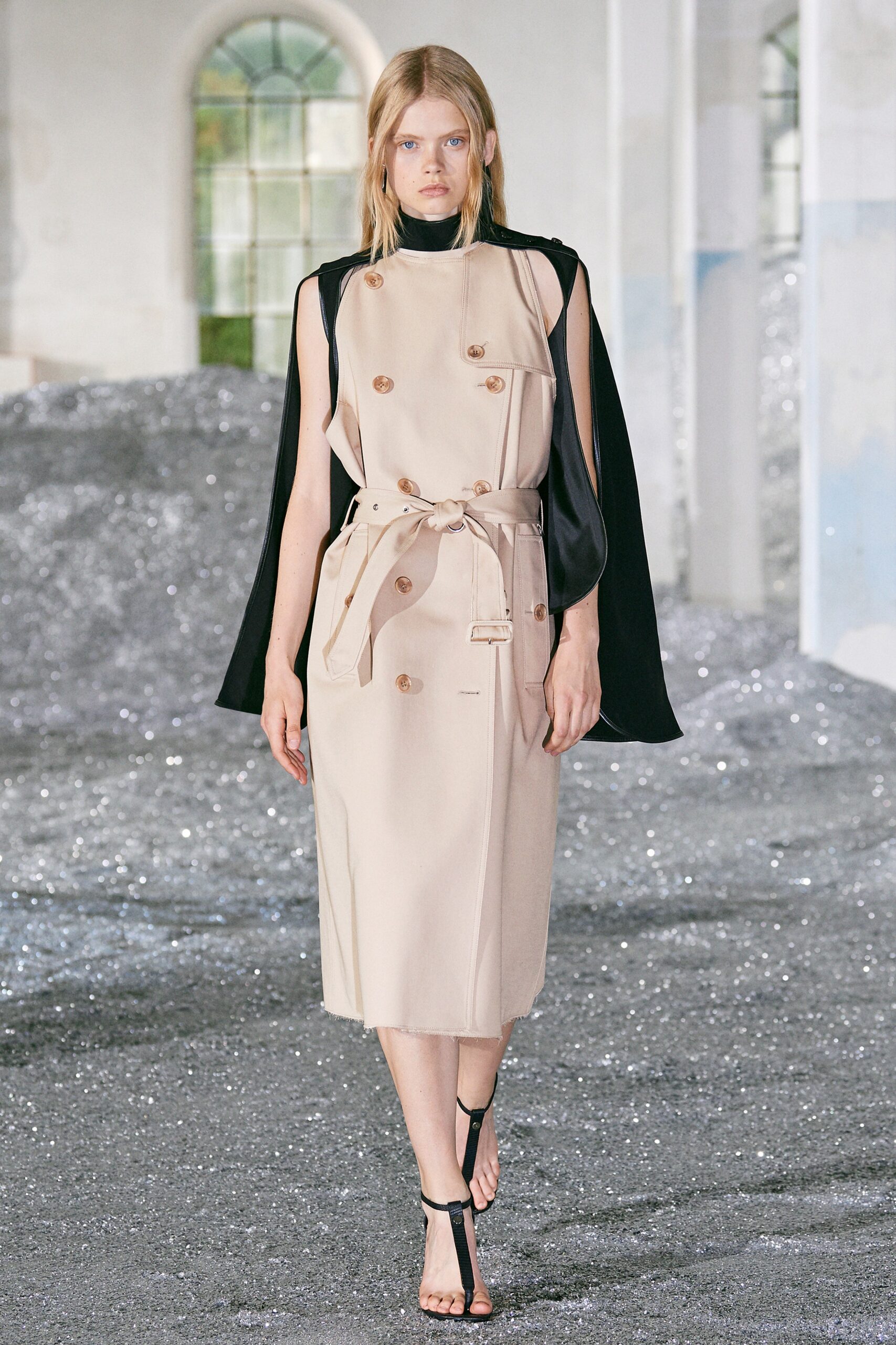 Burberry S/S 22 Look 207