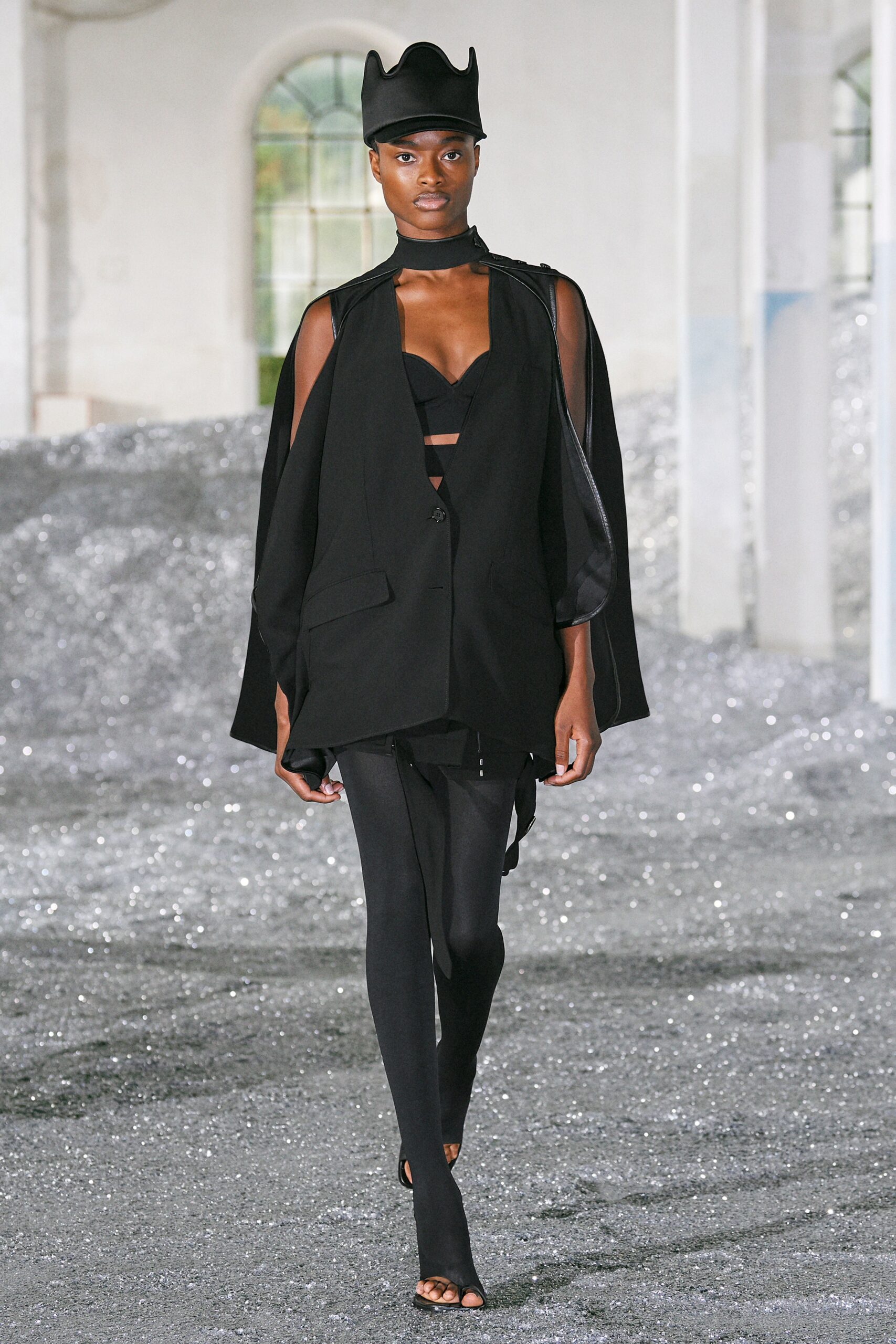 Burberry S/S 22 Look 223
