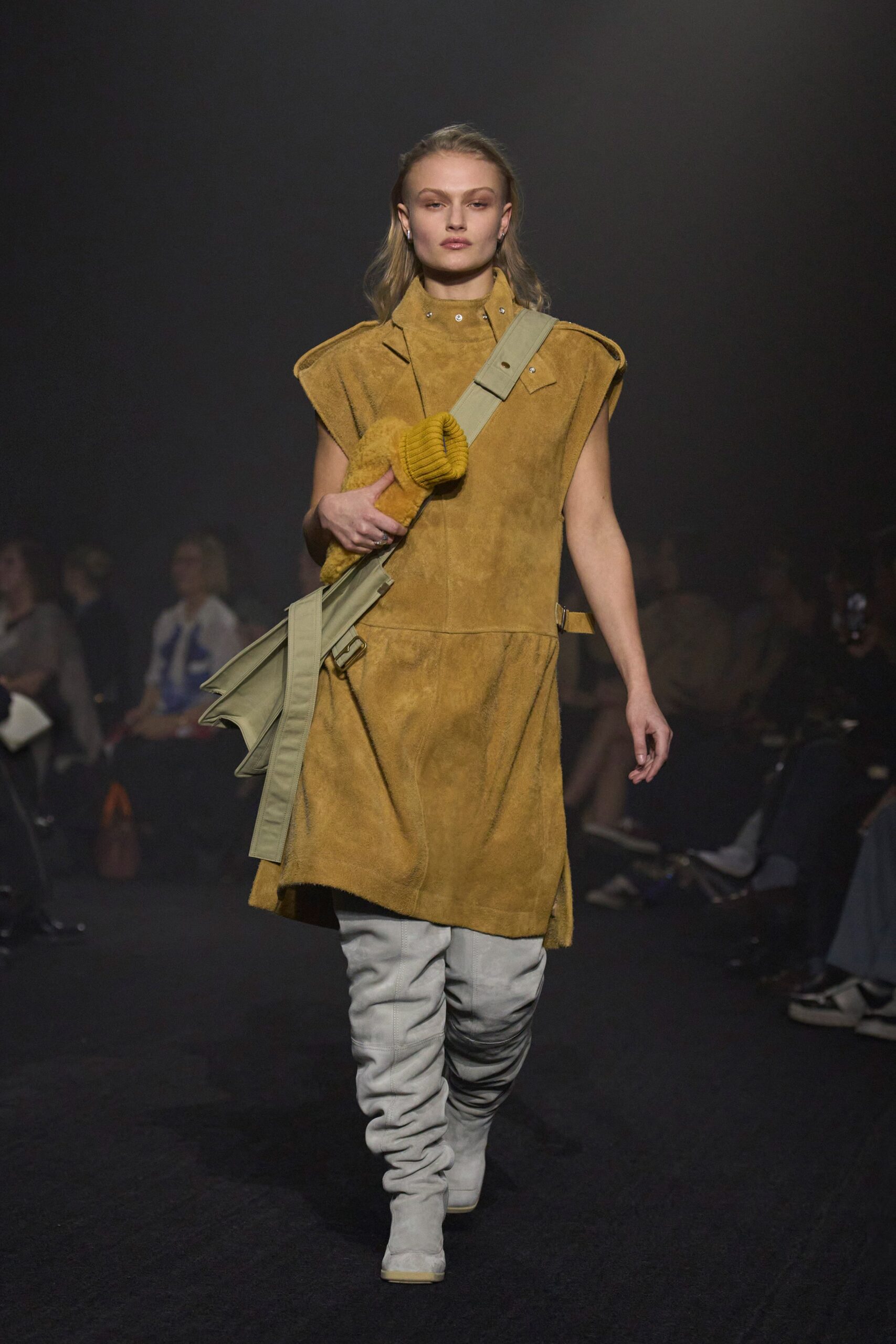 Burberry F/W 23 Look 241