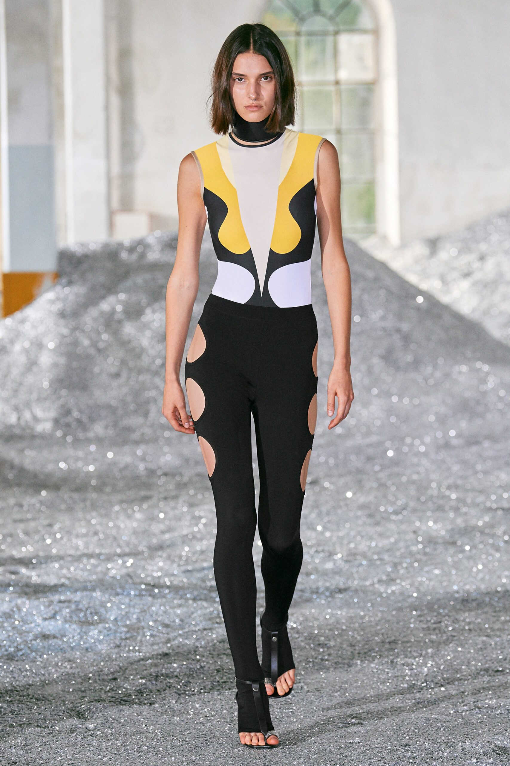Burberry S/S 22 Look 265