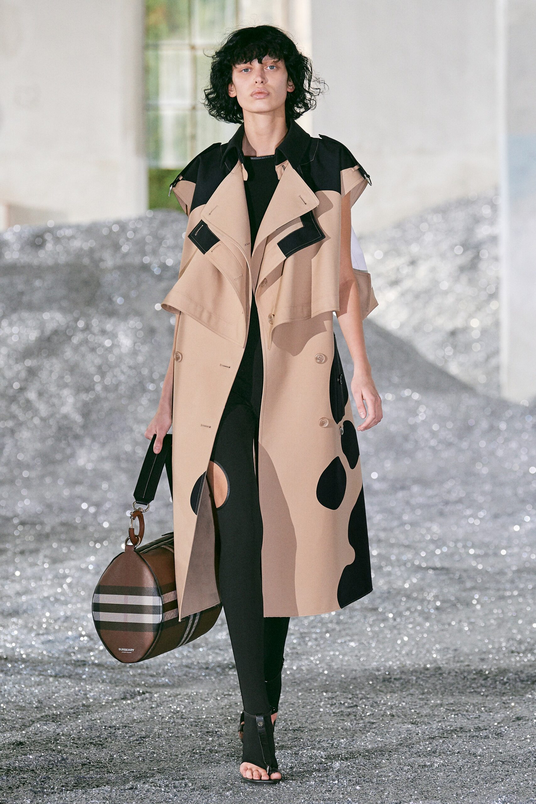 Burberry S/S 22 Look 280
