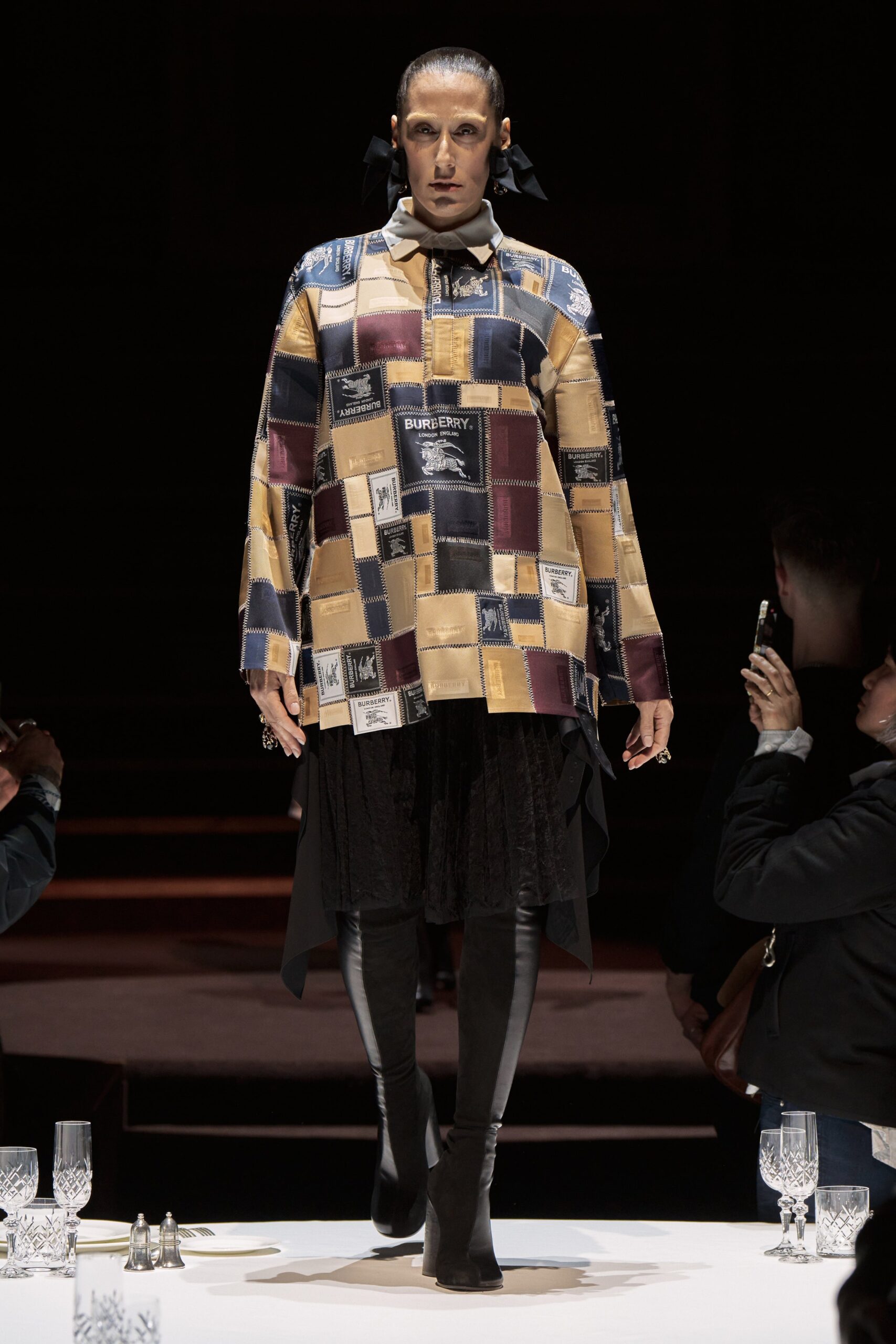 Burberry F/W 22 Look 395