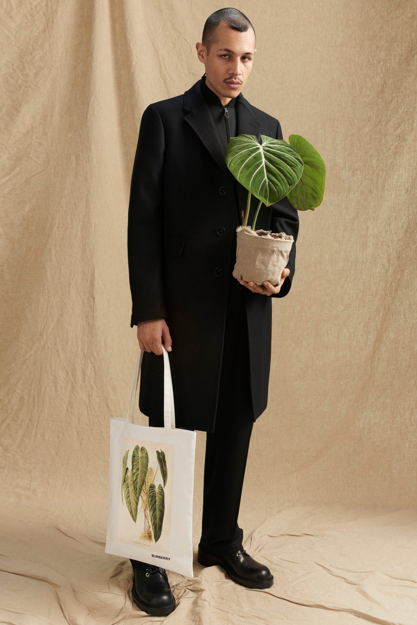 Burberry F/W 22 Look 343